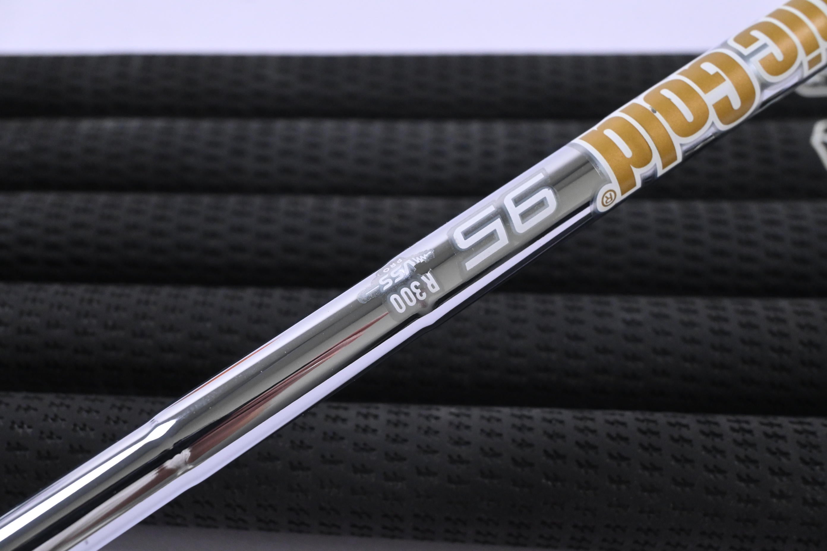 Wilson D9 Forged Irons / 5-PW / Regular Flex Dynamic Gold R300 Shafts
