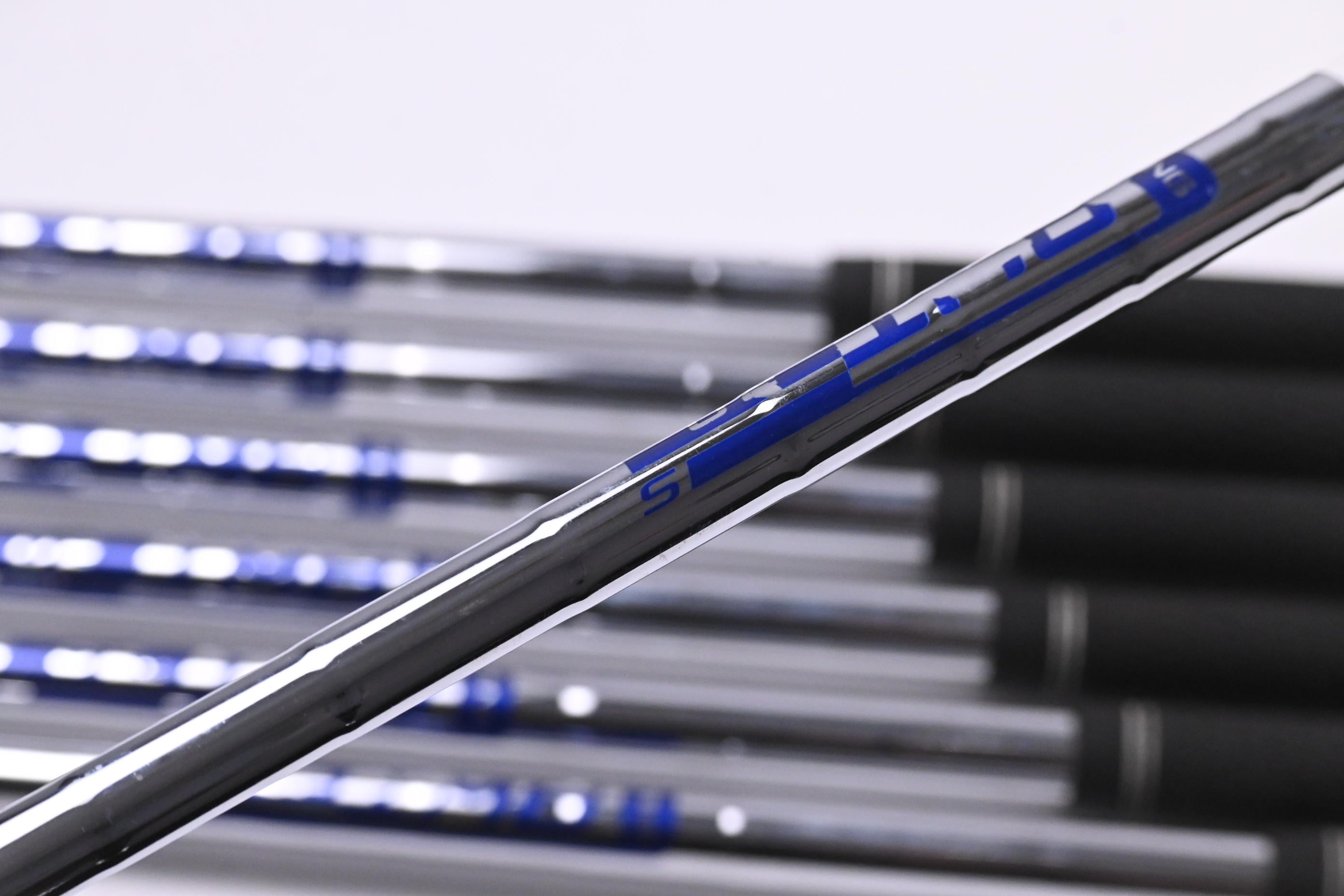 Ping G425 Irons / 5-PW+SW / Black Dot / Stiff Flex Ping AWT 2.0 Shafts