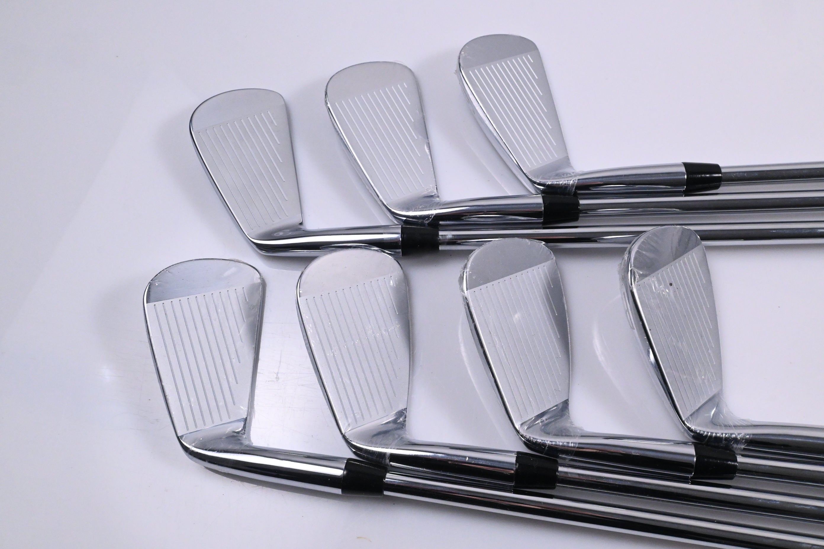 Titleist 680 Forged Irons / 4-PW / Stiff Flex Dynamic Gold S300 Shafts