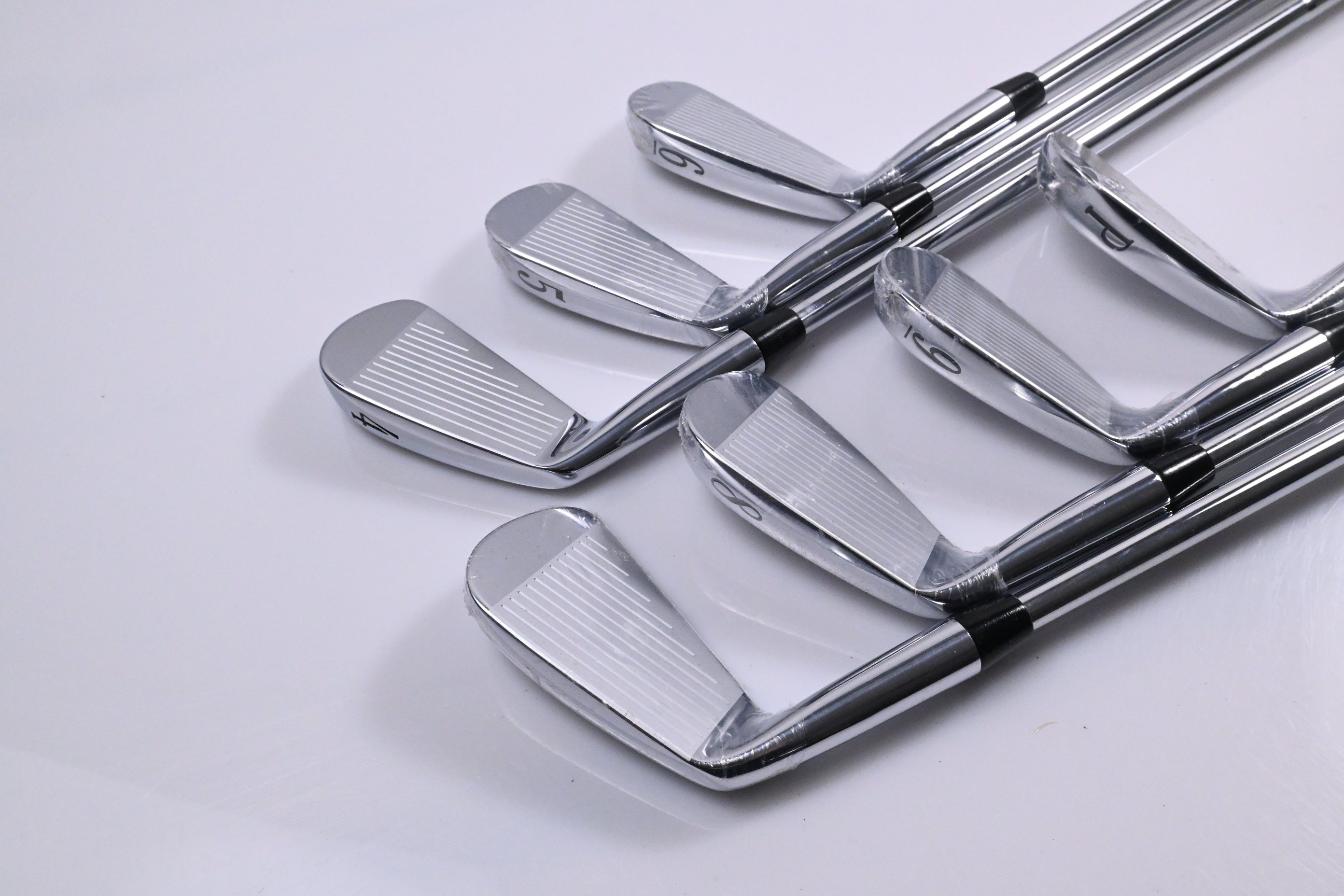 Titleist 680 Forged Irons / 4-PW / Stiff Flex Dynamic Gold S300 Shafts