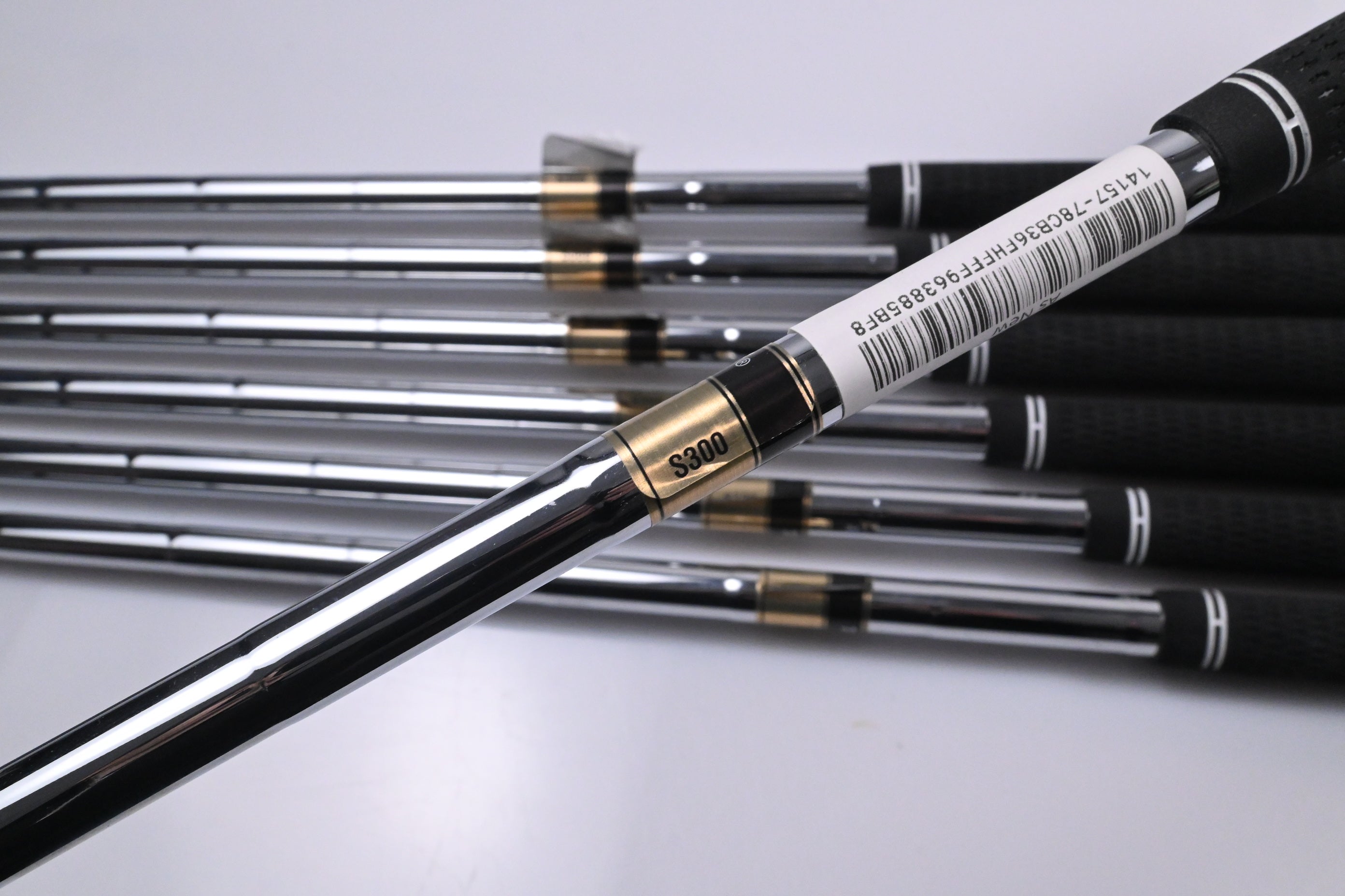 Titleist 680 Forged Irons / 4-PW / Stiff Flex Dynamic Gold S300 Shafts