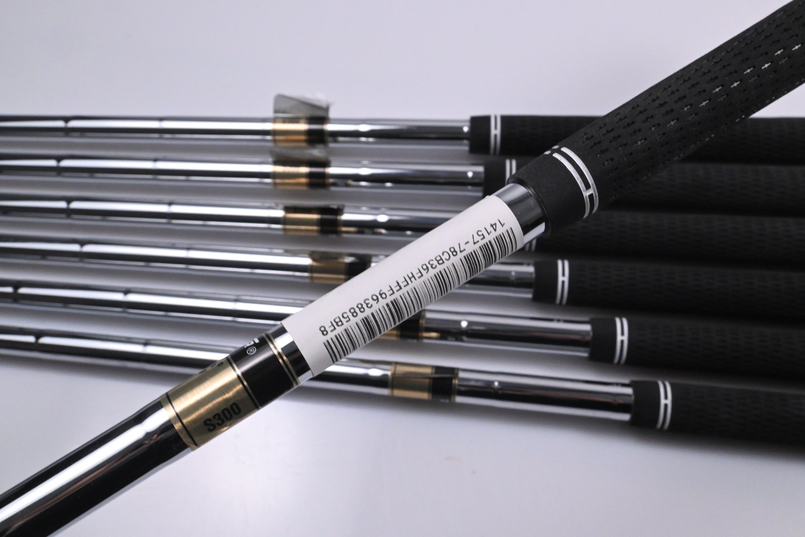 Titleist 680 Forged Irons / 4-PW / Stiff Flex Dynamic Gold S300 Shafts