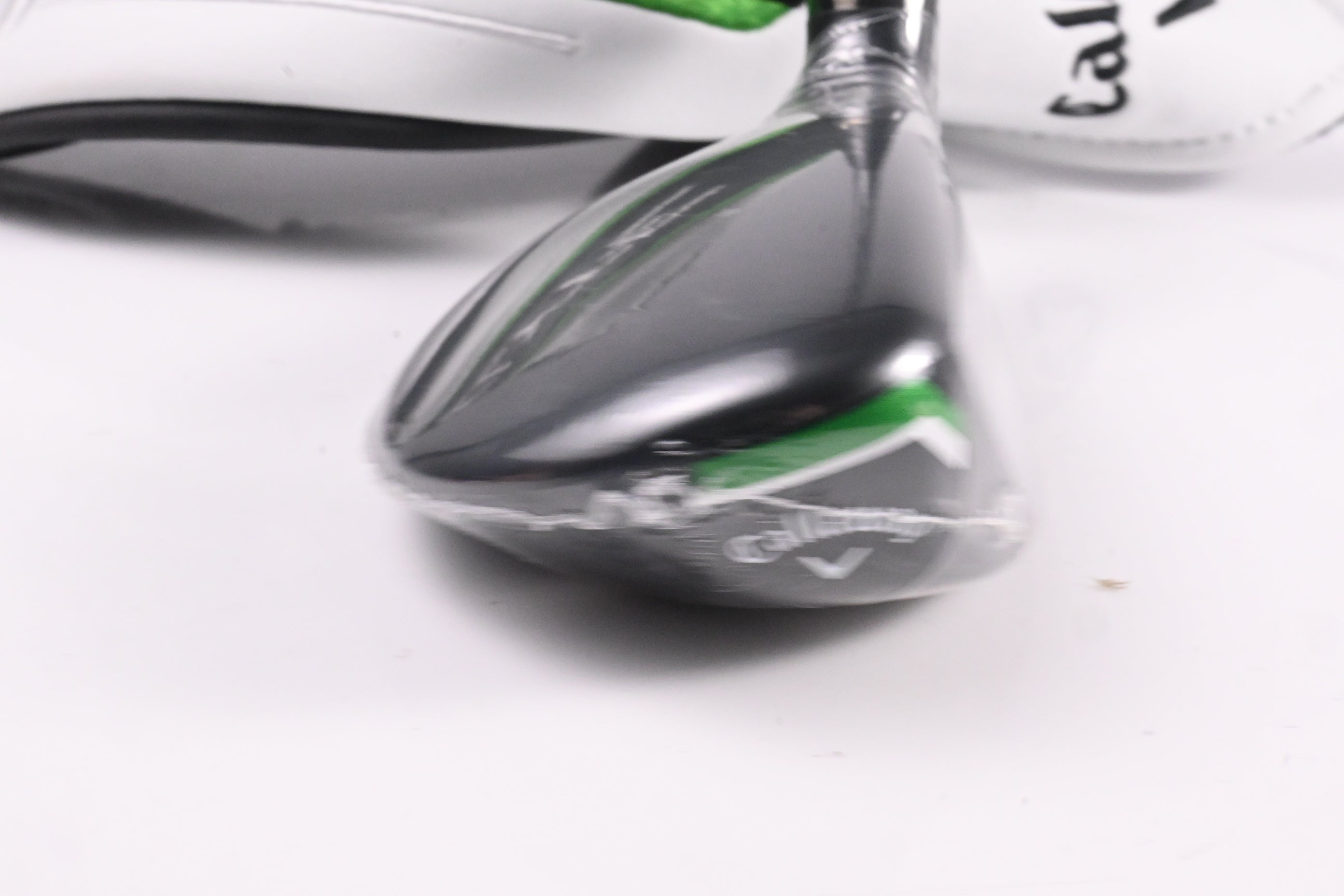 Callaway Elyte X #4 Hybrid / 21 Degree / Regular Flex Denali Charcoal 60 Shaft