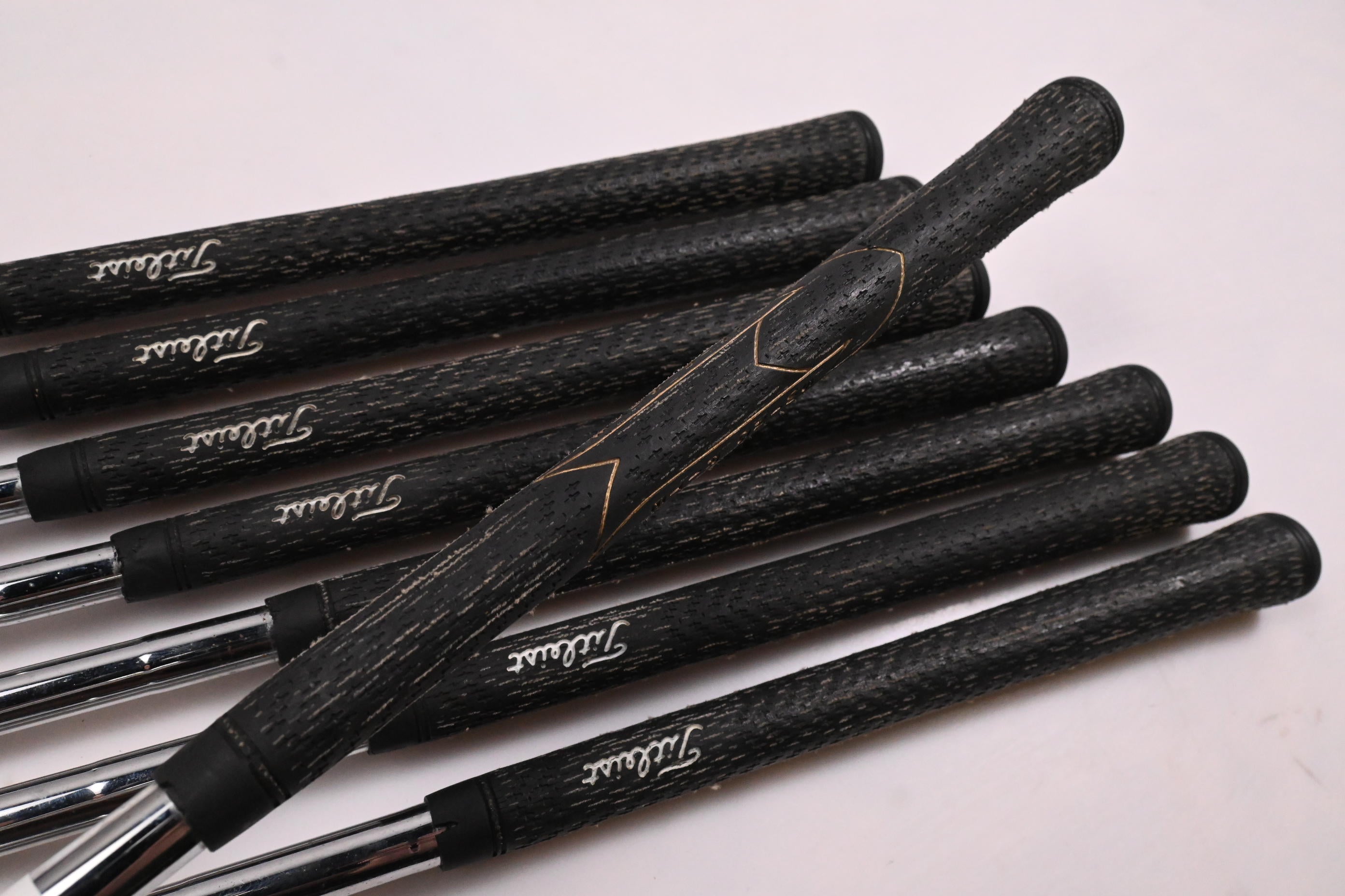 Titleist DCI 990 Irons / 3-PW / Regular Flex Dynamic Gold R300 Shafts