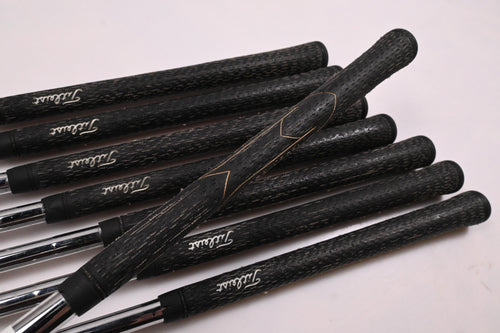Titleist DCI 990 Irons / 3-PW / Regular Flex Dynamic Gold R300 Shafts