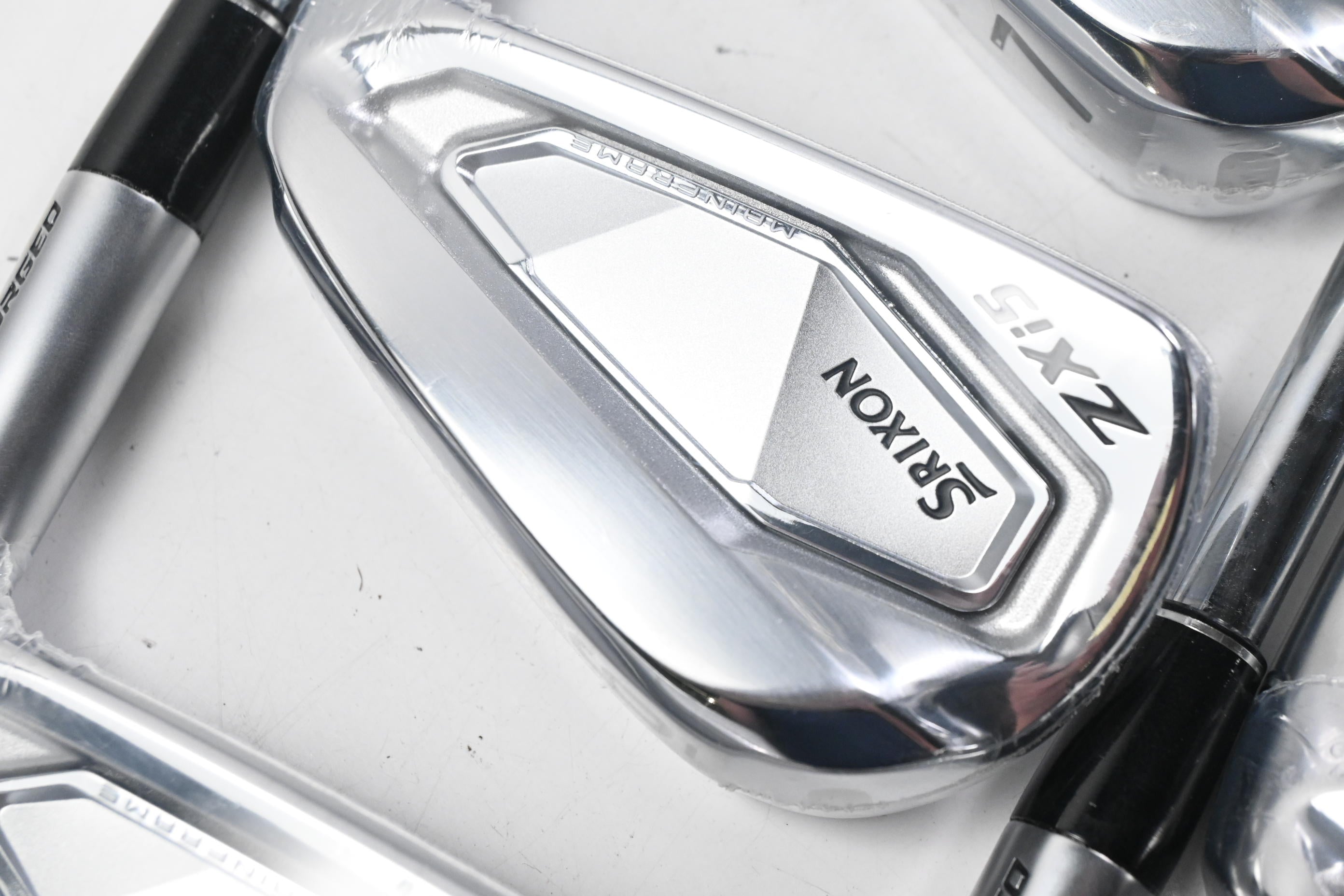 Srixon ZXi5 Irons / 5-PW / Stiff Flex Dynamic Gold S300 Mid 115 Shafts