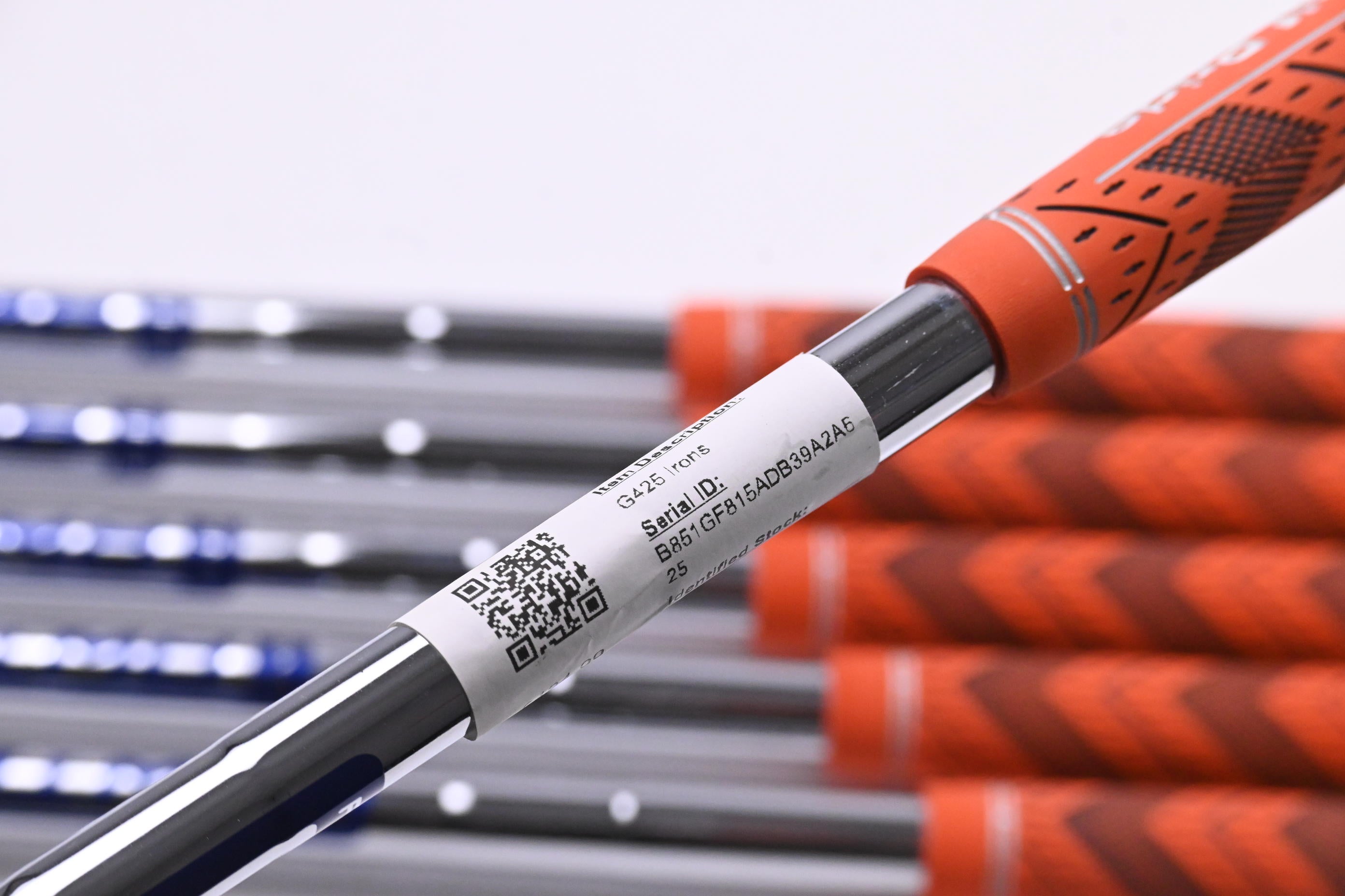 Ping G425 Irons / 6-PW+UW / Black Dot / Regular Flex Ping AWT 2.0 Shafts