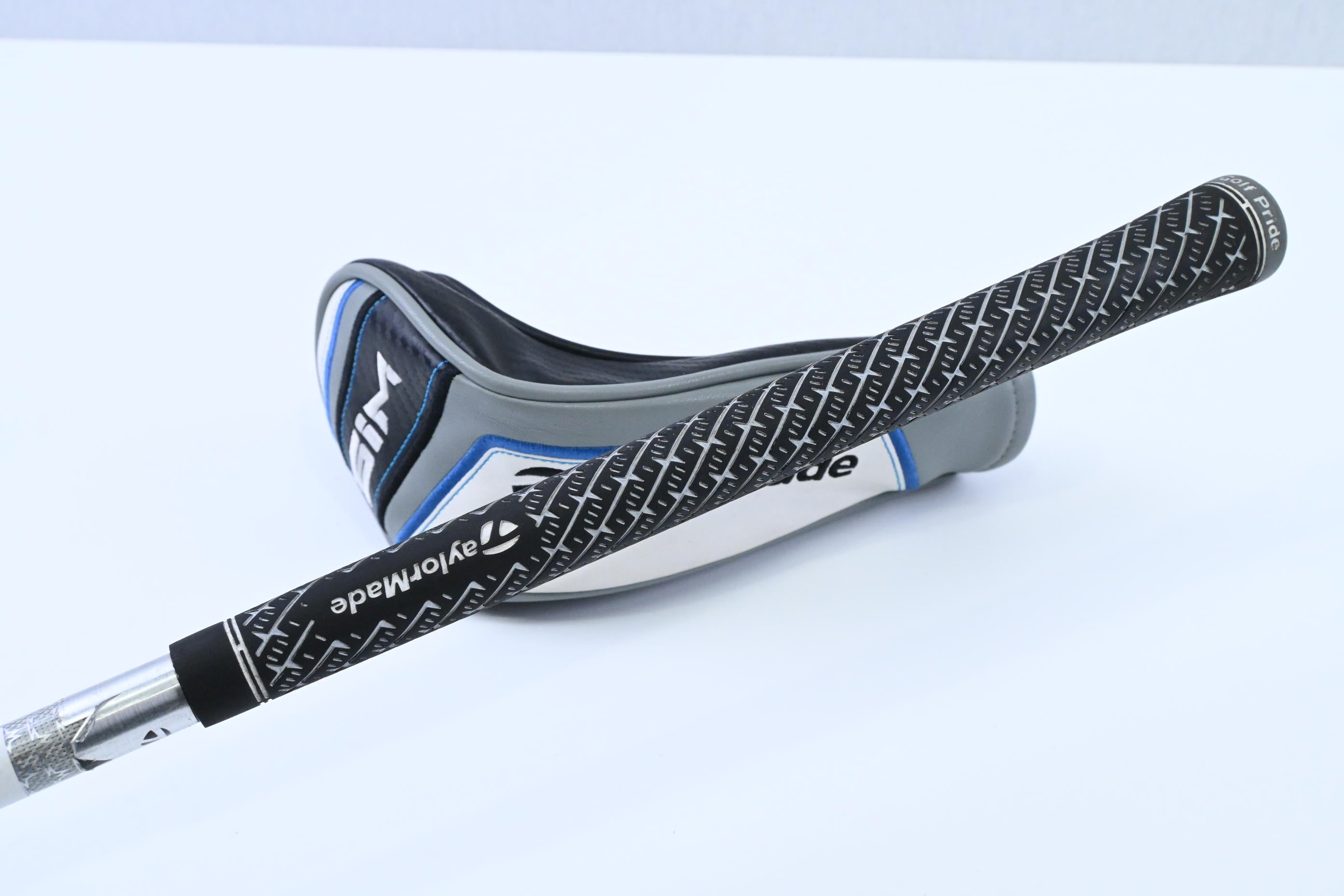 Taylormade SIM2 #2 Hybrid / 17 Degree / Regular Flex Tensei AV Blue 70 Shaft