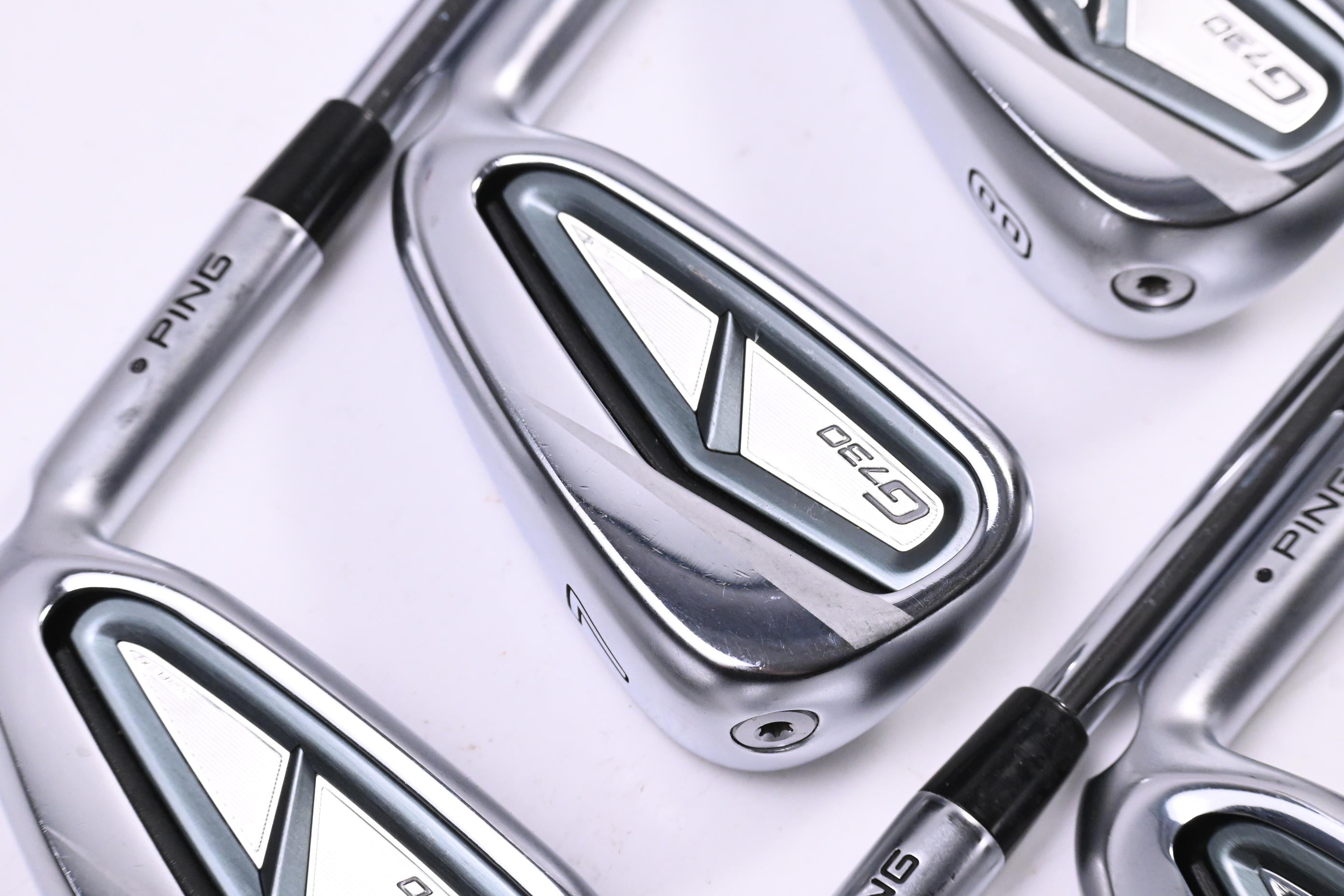 Ping G730 Irons / 6-PW+50° / Black Dot / Regular Flex Ping AWT 3.0 Shafts