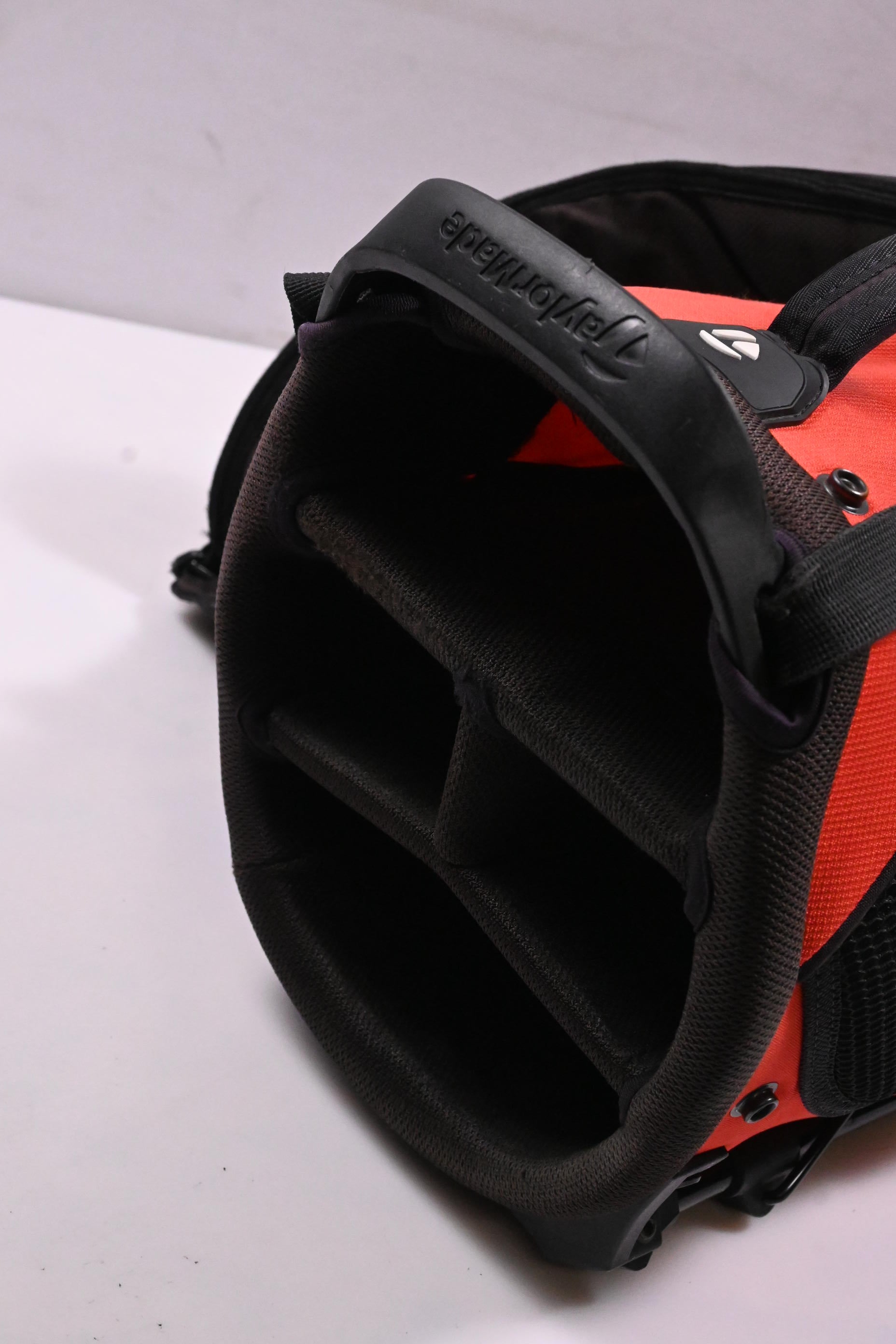 Taylormade Flex Tech Lite Stand Bag / 4-Way Divider / Red, Black