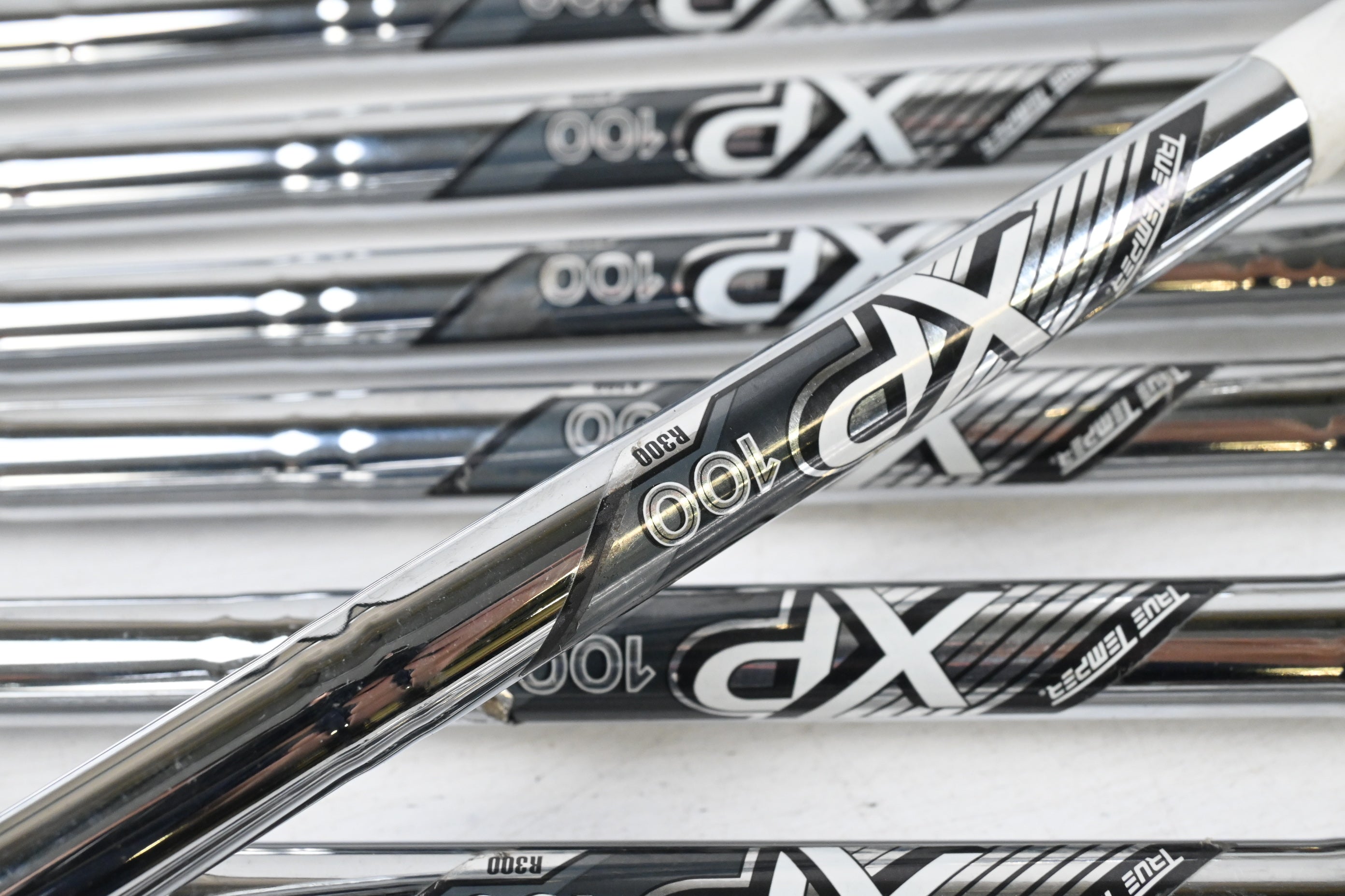 Taylormade M4 Irons / 4-PW+SW+LW / Regular Flex XP 100 R300 Shafts