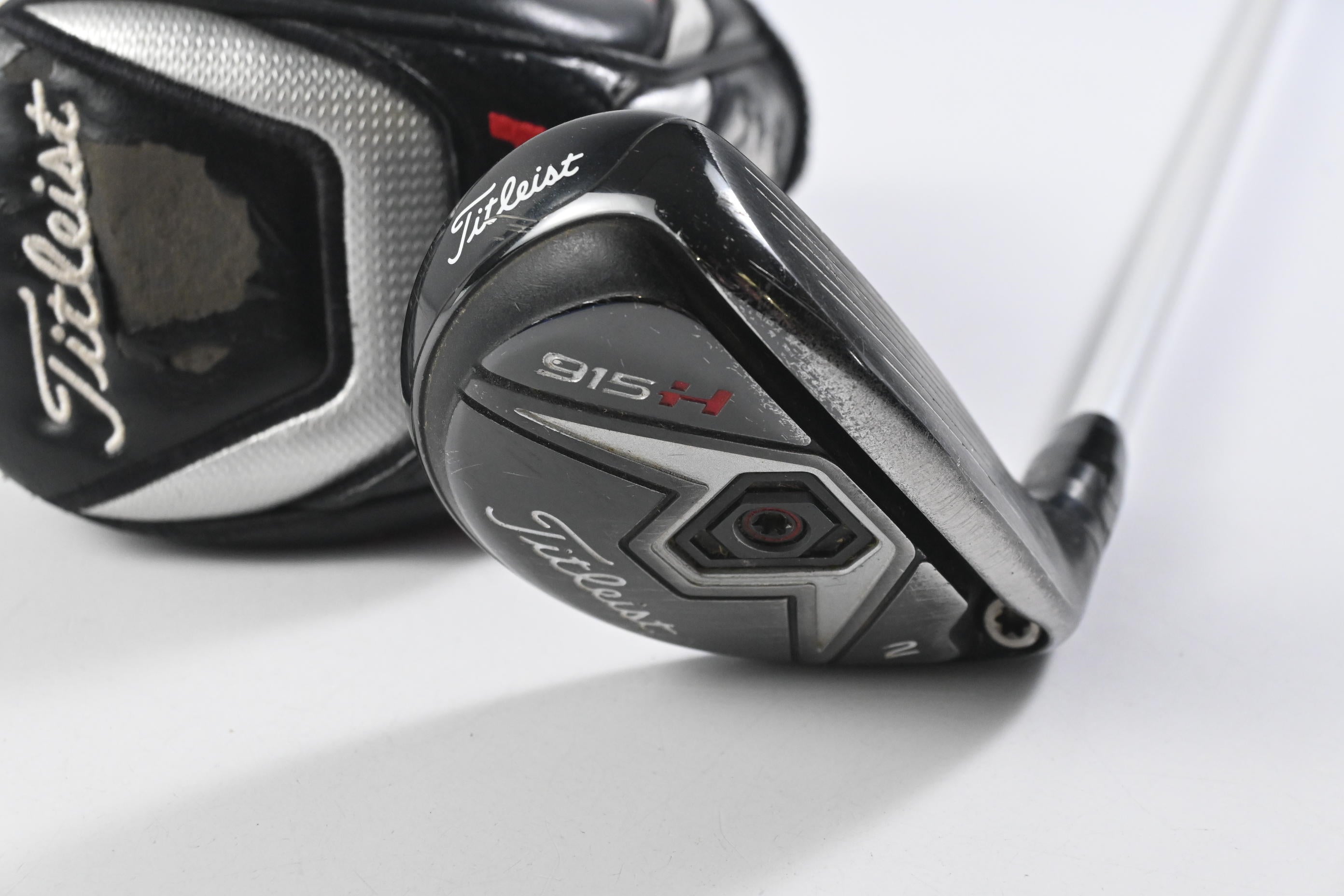Titleist 915H #2 Hybrid / 18 Degree / Stiff Flex Aldila Rogue Black 85 Shaft