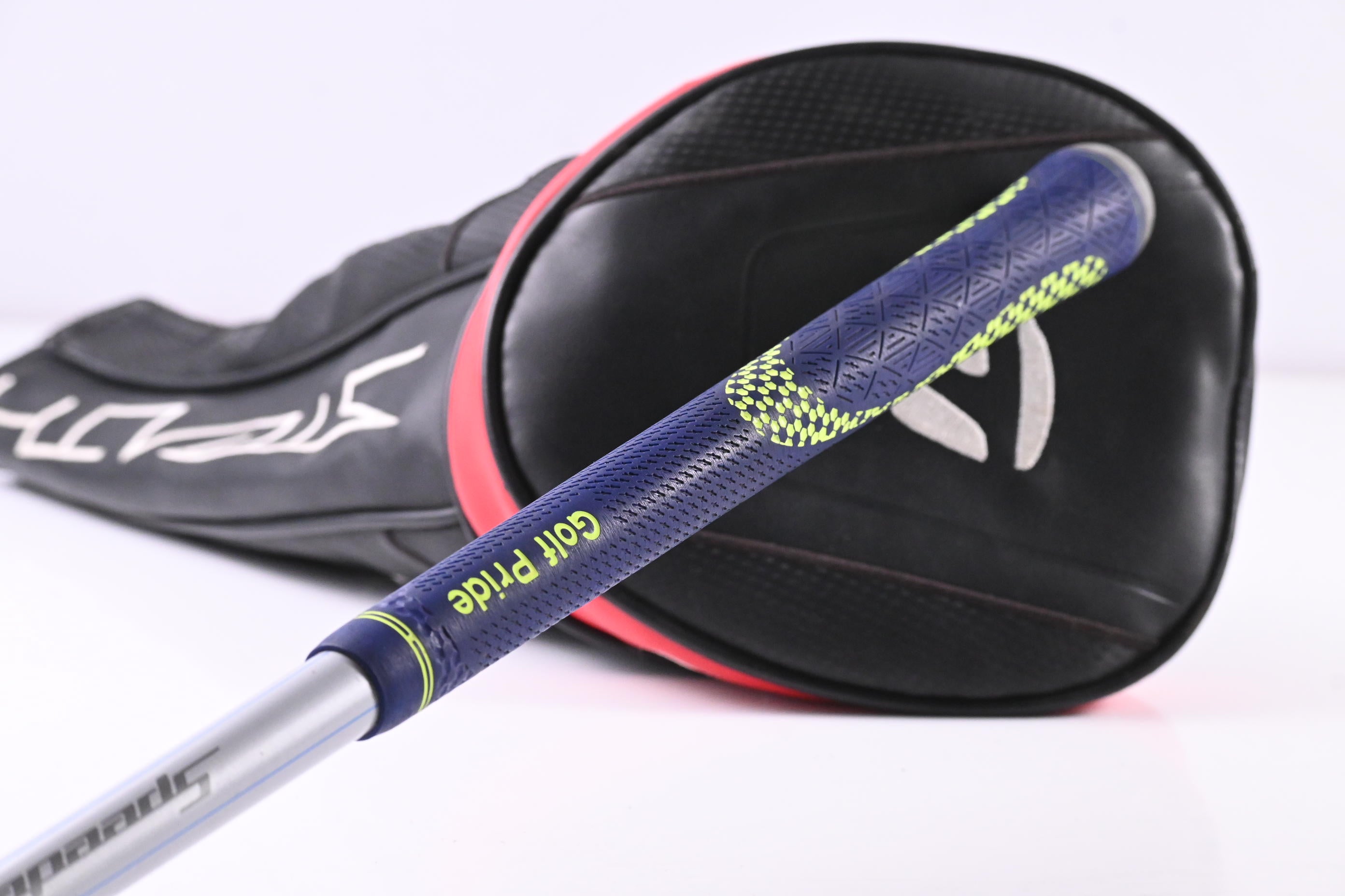 Taylormade Stealth Driver / 10.5 Degree / Regular Flex Fujikura Speeder 57 Shaft