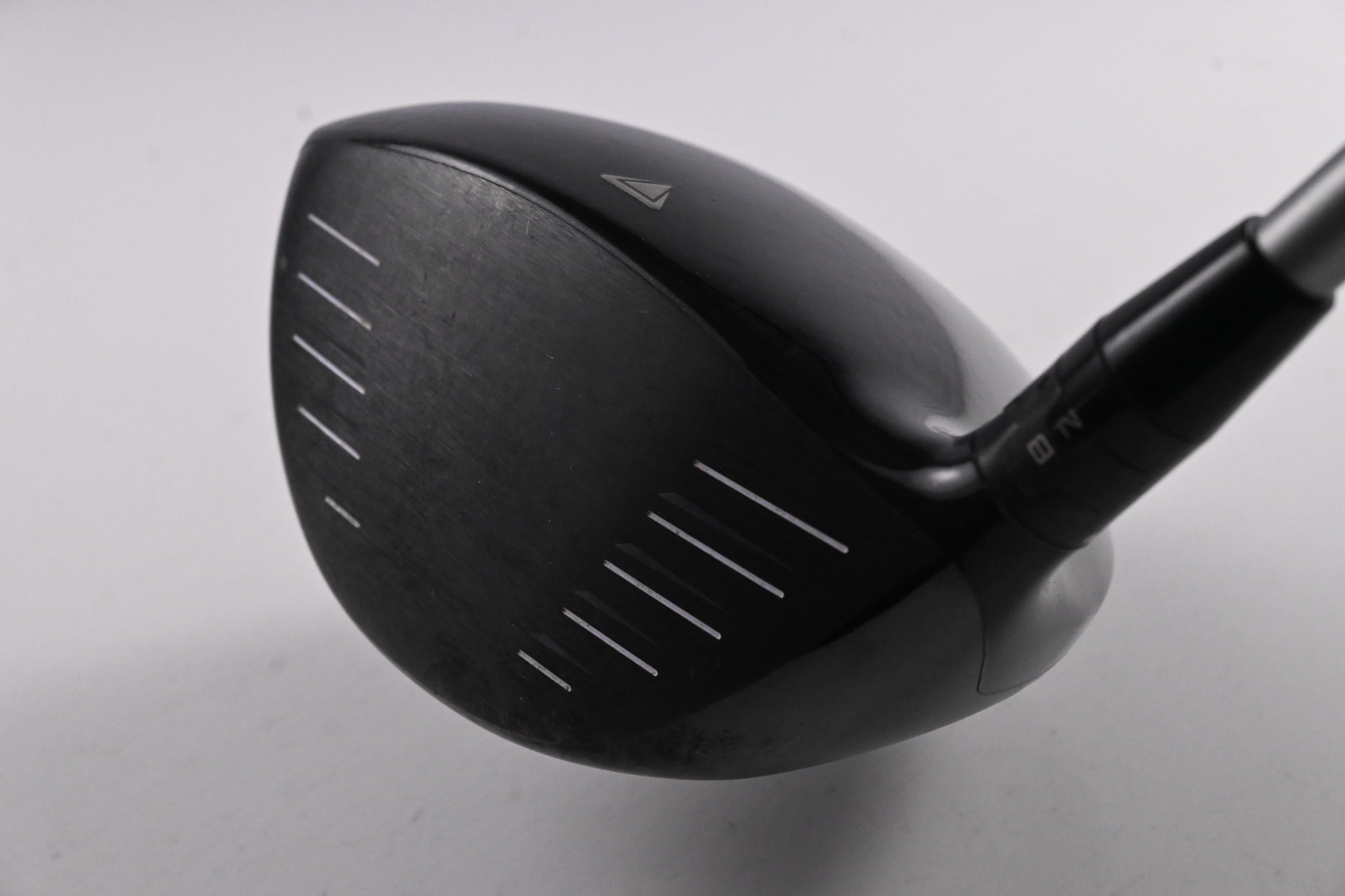 Titleist 915 D3 Driver / 9.5 Degree / Regular Flex Diamana M+ 50 Shaft