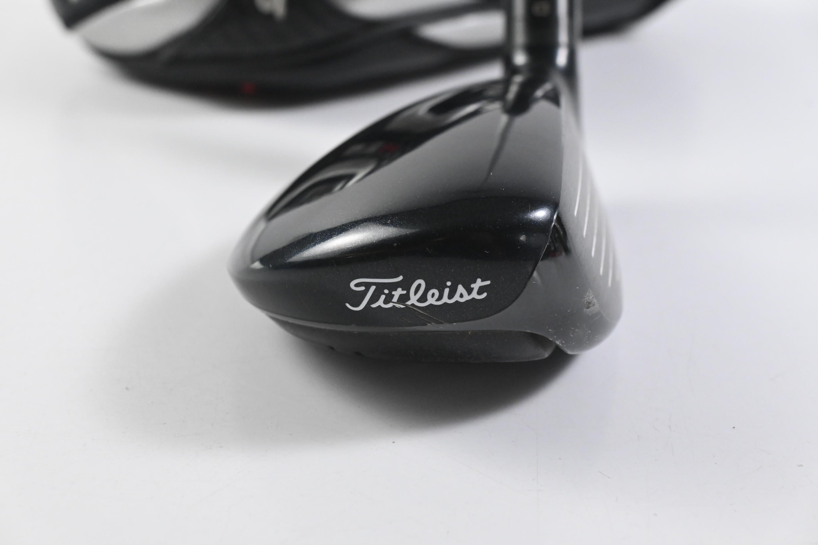 Titleist 915H #2 Hybrid / 18 Degree / Stiff Flex Aldila Rogue Black 85 Shaft