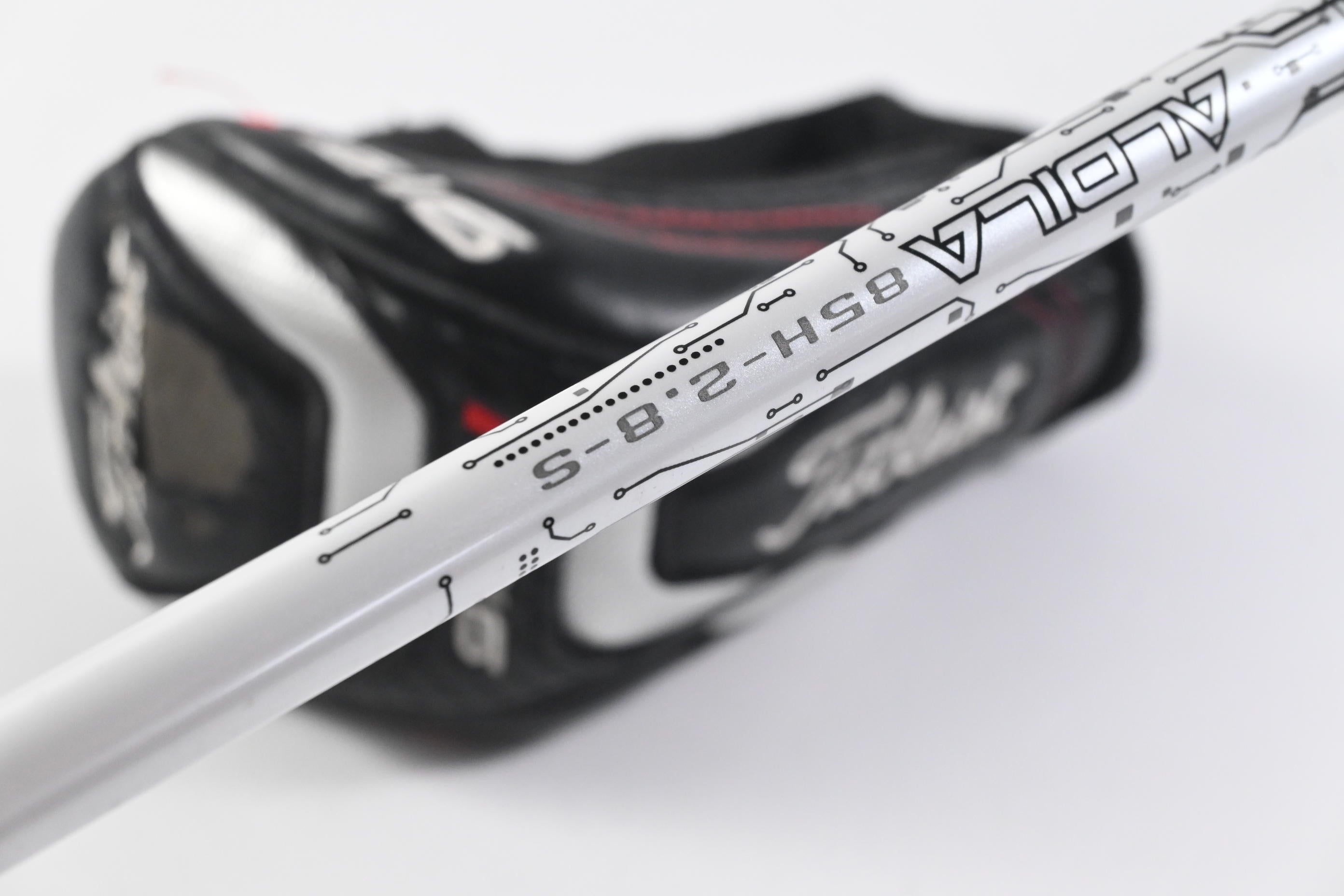 Titleist 915H #2 Hybrid / 18 Degree / Stiff Flex Aldila Rogue Black 85 Shaft