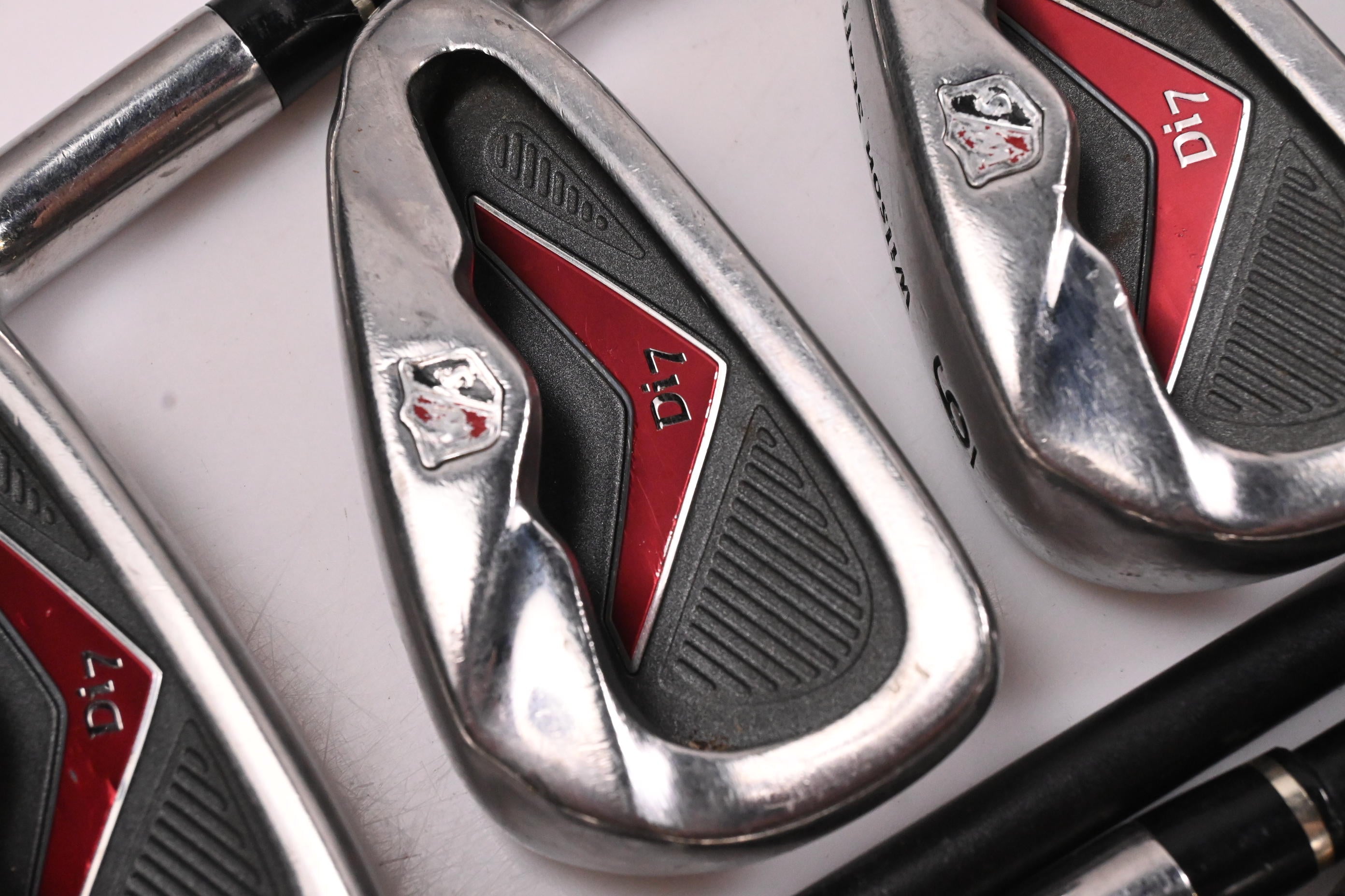 Wilson Di7 Irons / 4-PW+GW / Regular Flex UST Proforce V2 74 Shafts