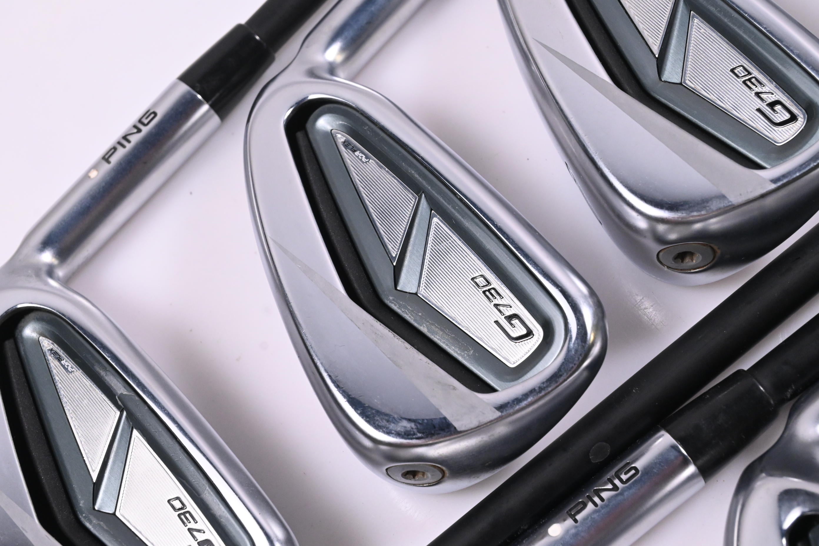 Ping G730 Irons / 5-PW+GW+50°+56° / White Dot / Senior Flex Ping Alta CB Black