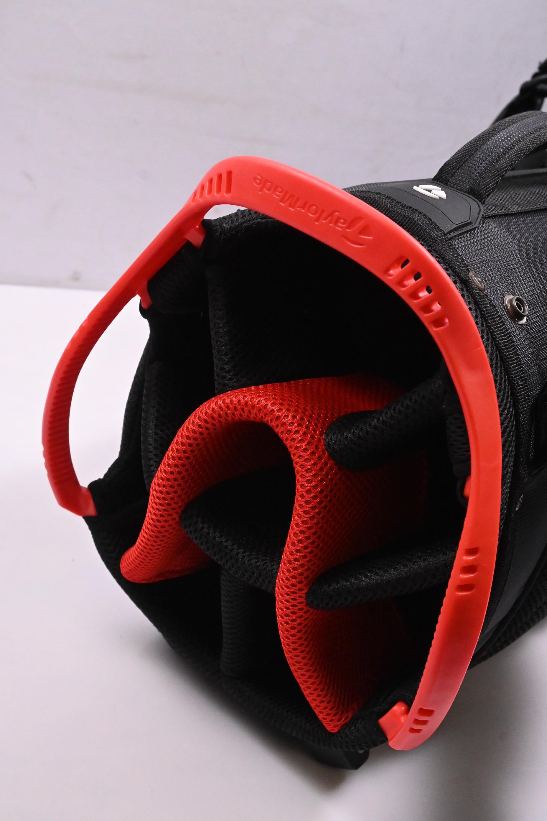 Taylormade Stand Bag / 5-Way Divider / Black, White, Red