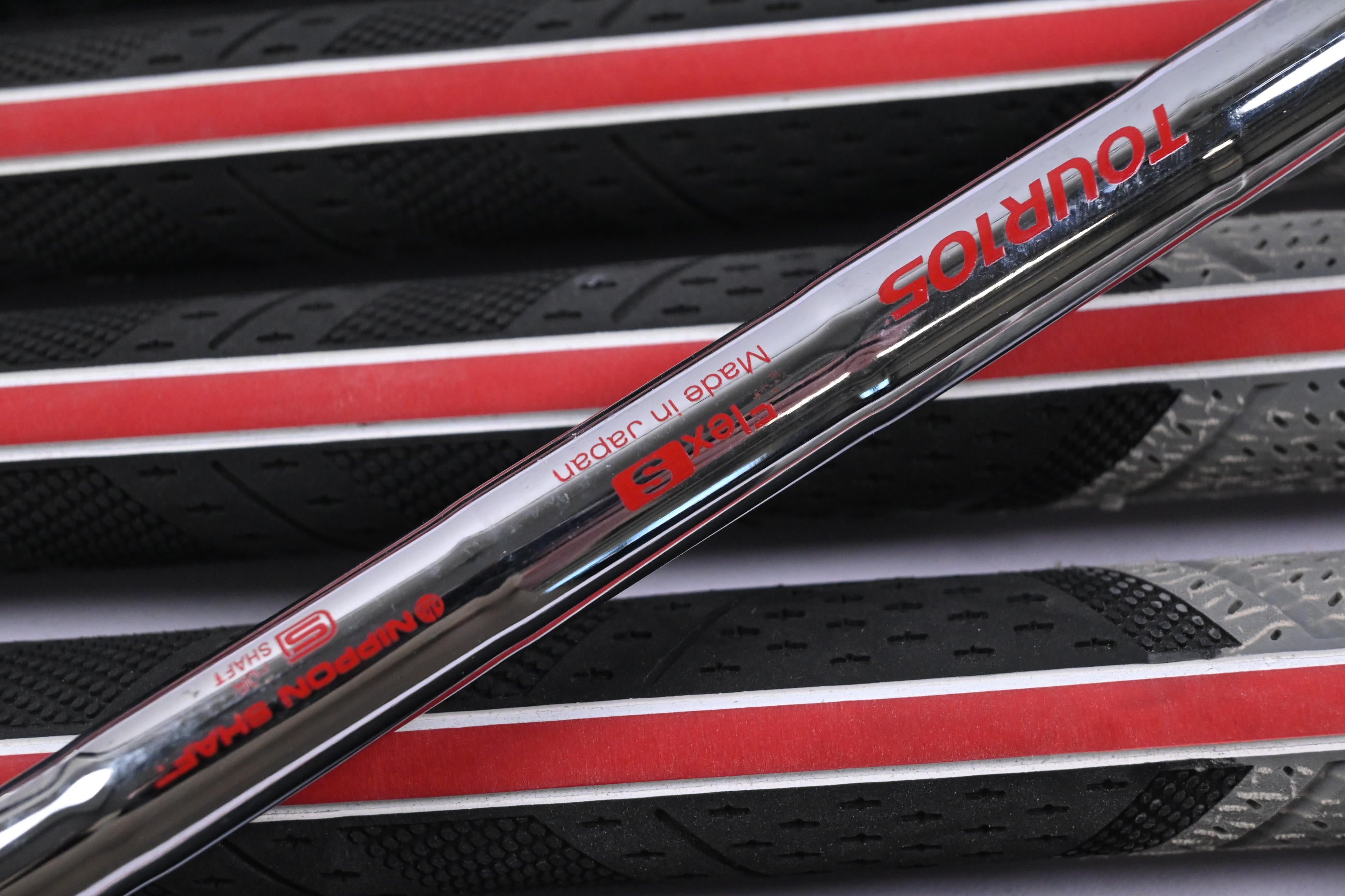 Bridgestone 221 CB Irons / 5-PW / Stiff Flex N.S.Pro Modus 3 Tour 105 Shafts