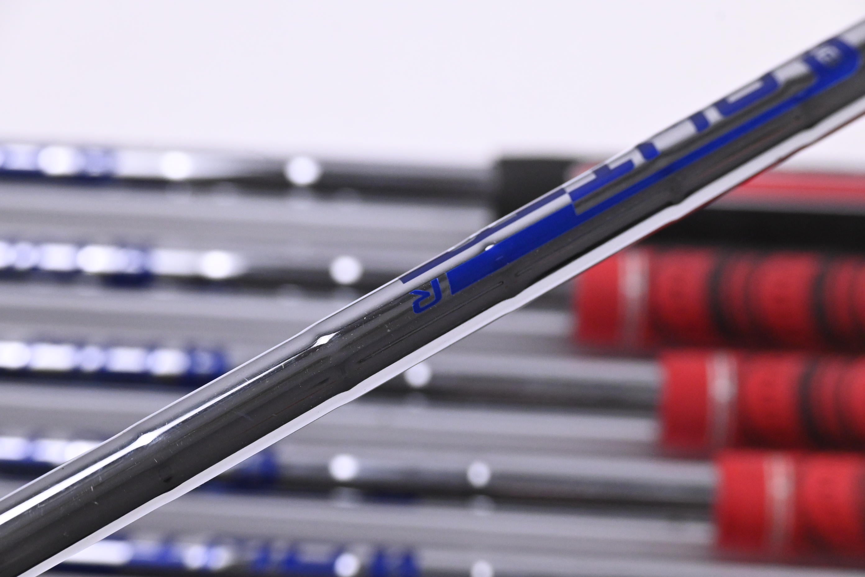 Ping G400 Irons / 5-PW / Black Dot / Regular Flex Ping AWT 2.0 Shafts