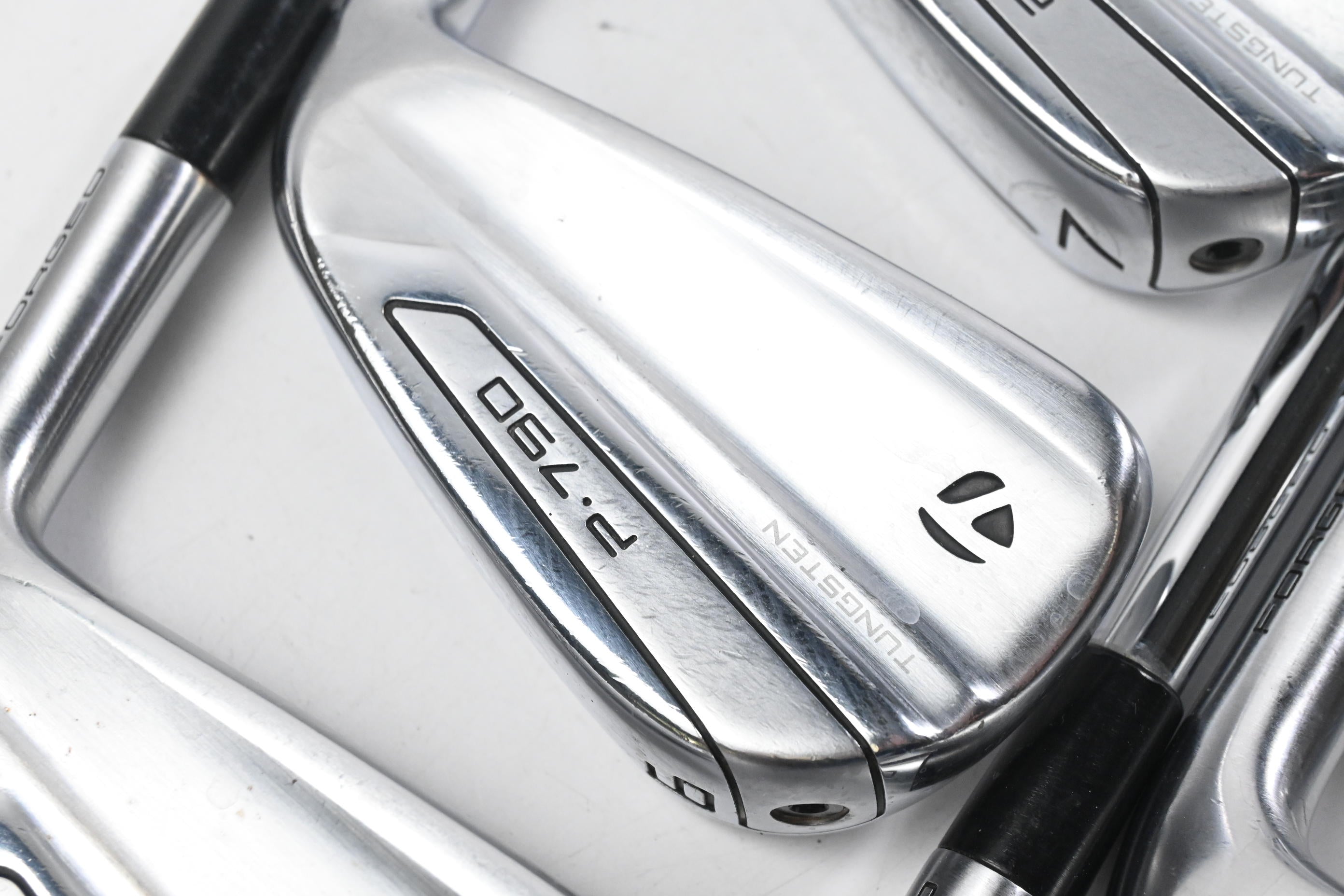 Taylormade P790 2019 Irons / 5-PW / Regular Flex Dynamic Gold 105 R300 Shafts