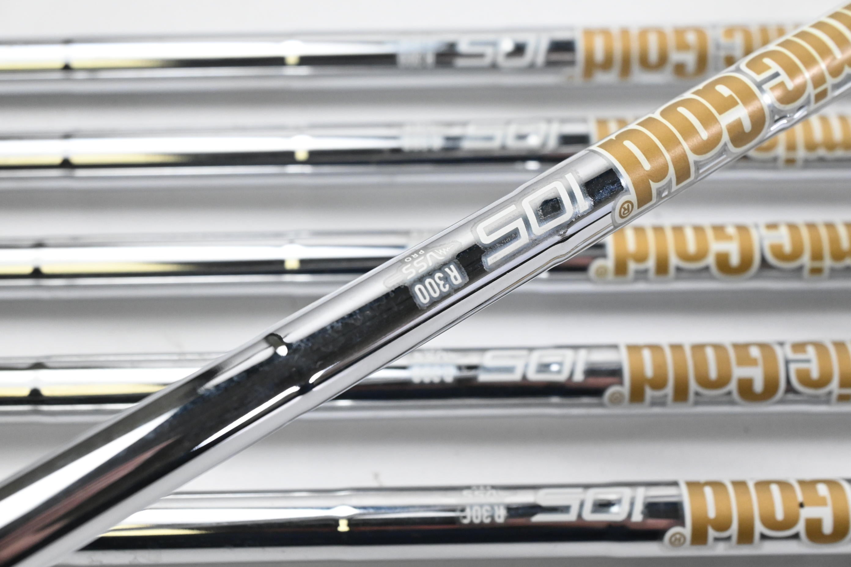 Taylormade P790 2019 Irons / 5-PW / Regular Flex Dynamic Gold 105 R300 Shafts