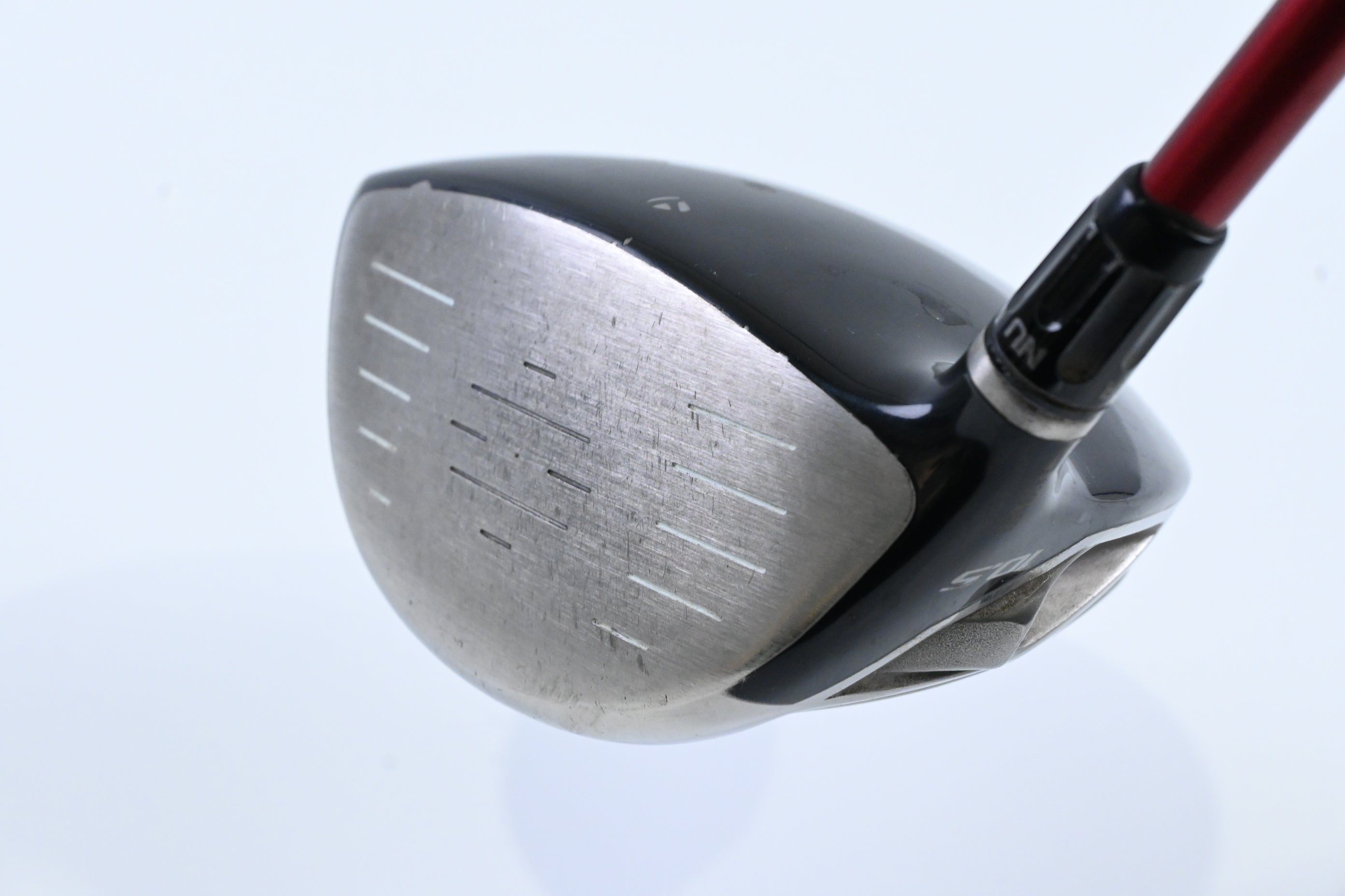 Taylormade R9 Driver / 10.5 Degree / Regular Flex Fujikura Motore 65 Shaft