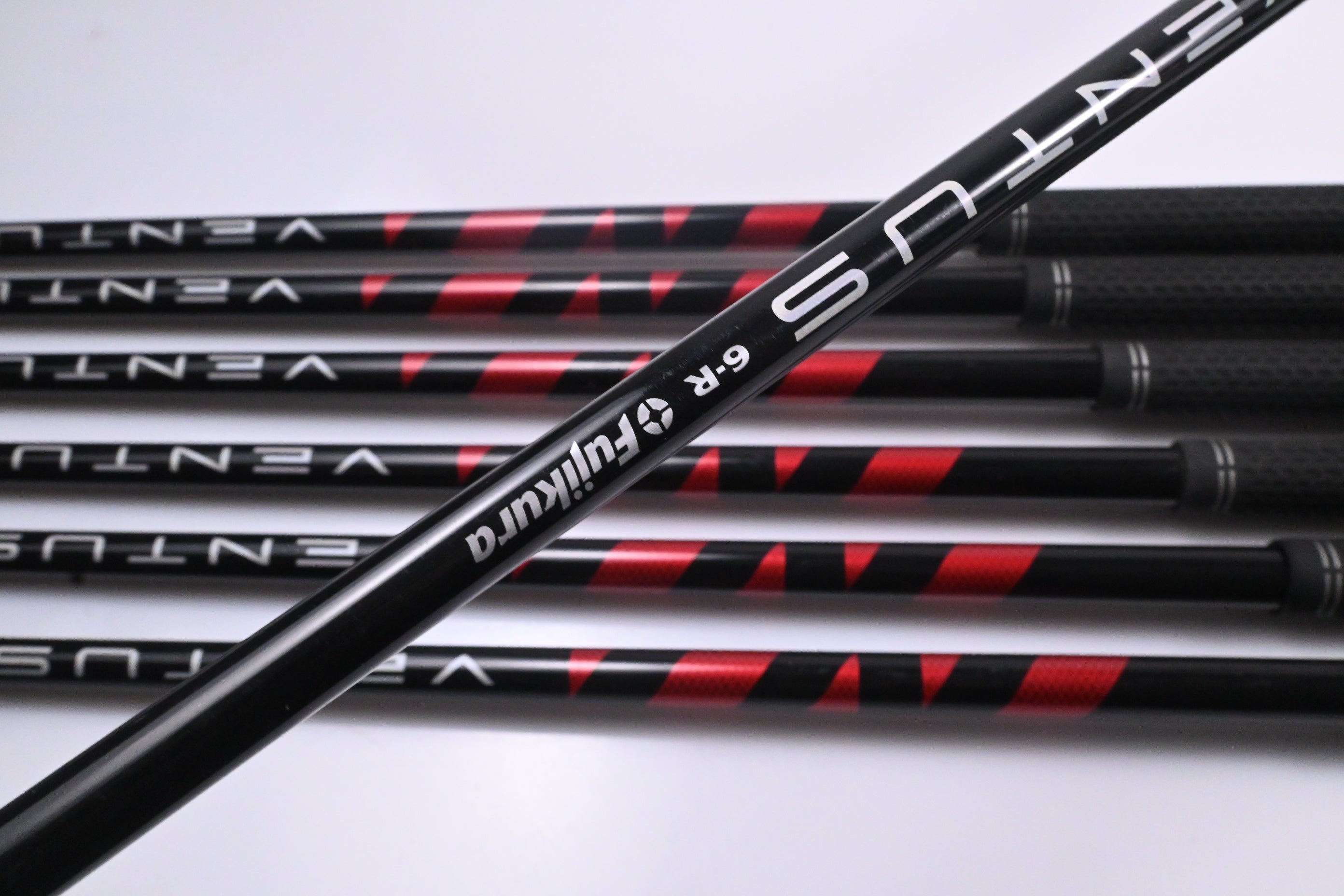 Taylormade Stealth Irons / 5-PW+SW / Regular Flex Fujikura Ventus Red 6 Shafts