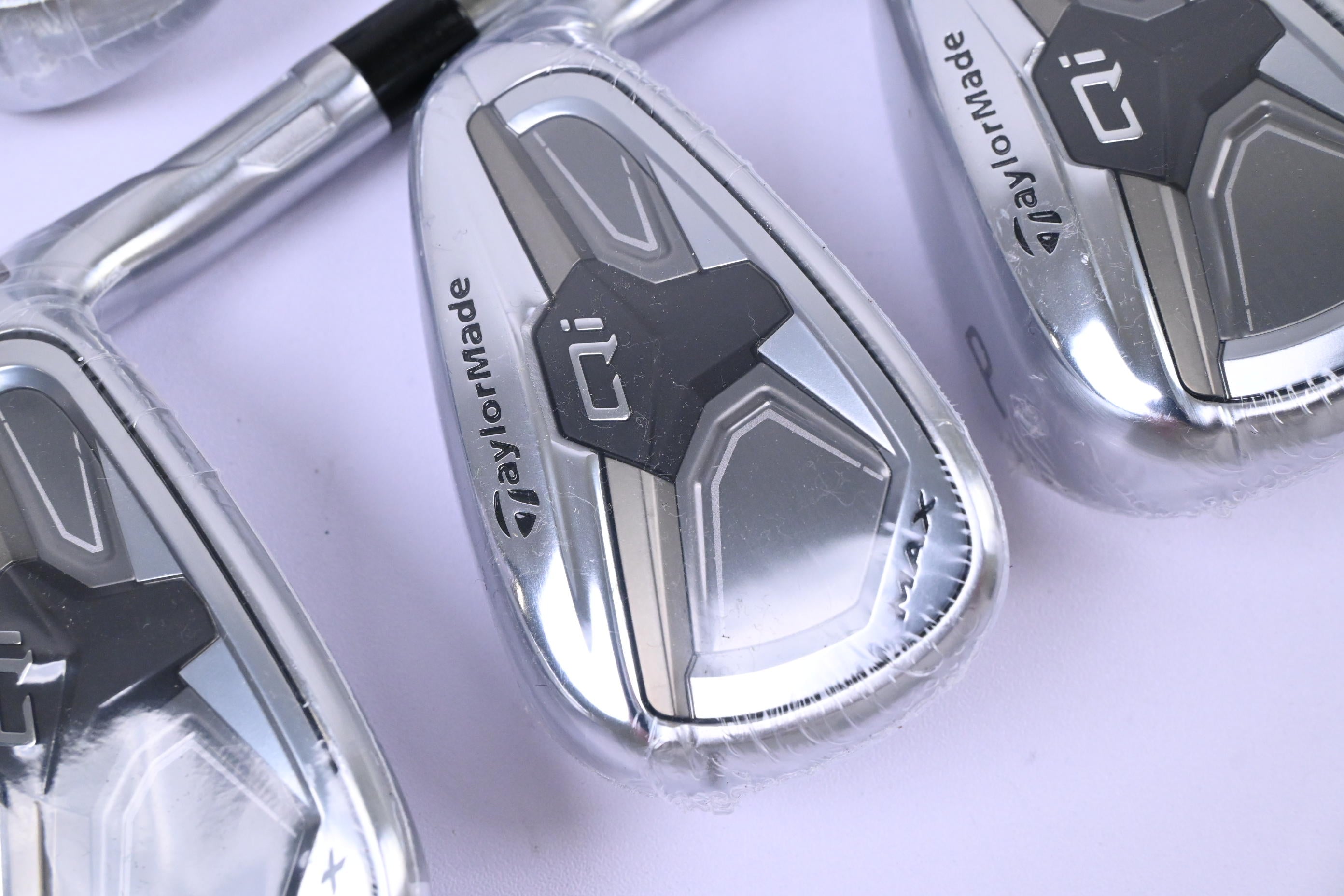 Taylormade Qi Max Irons / 5-PW+SW / Regular Flex KBS Max MT 85 Shafts