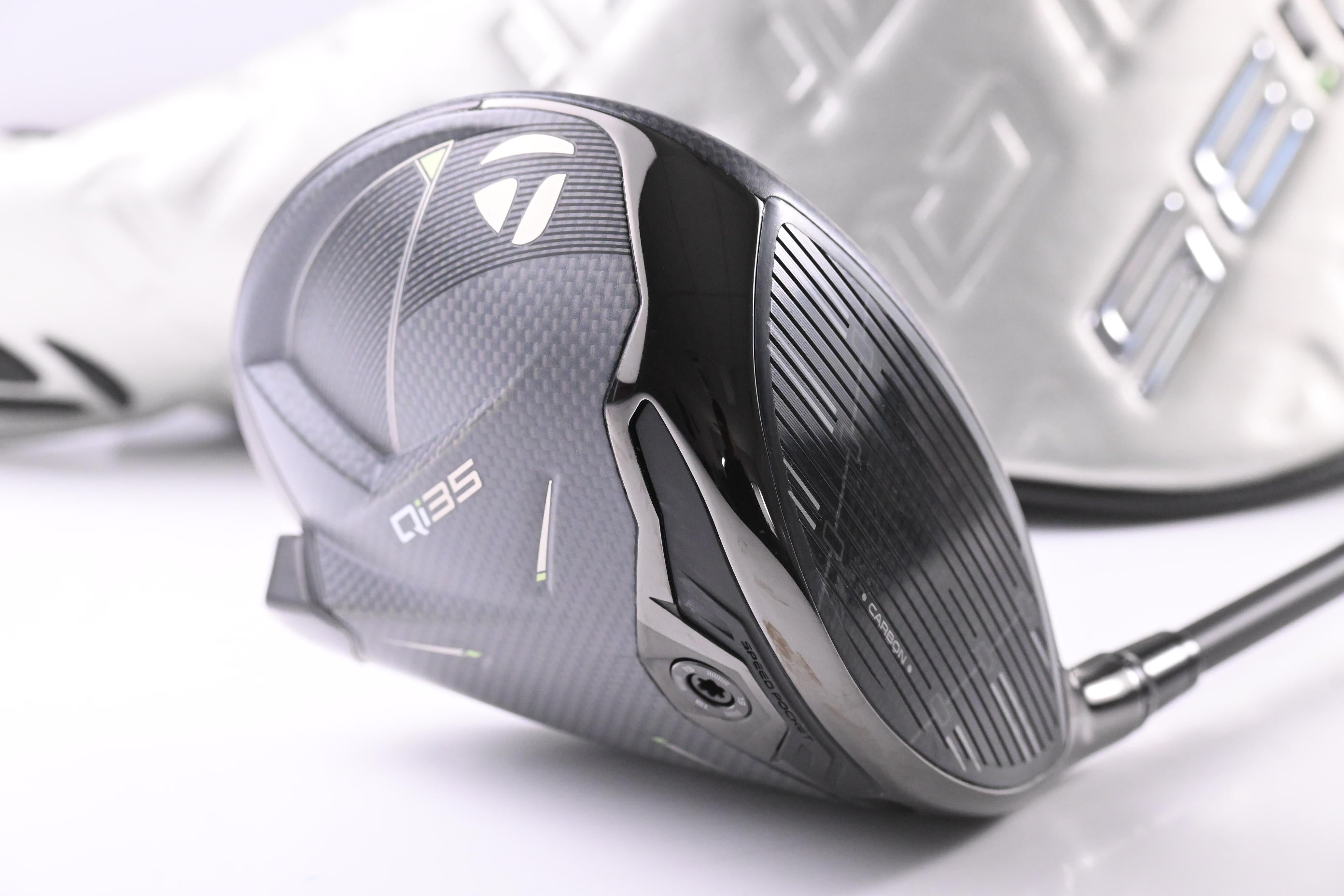 Taylormade Qi35 Driver / 10.5 Degree / Regular Flex Fujikura Ventus Blue 5 Shaft