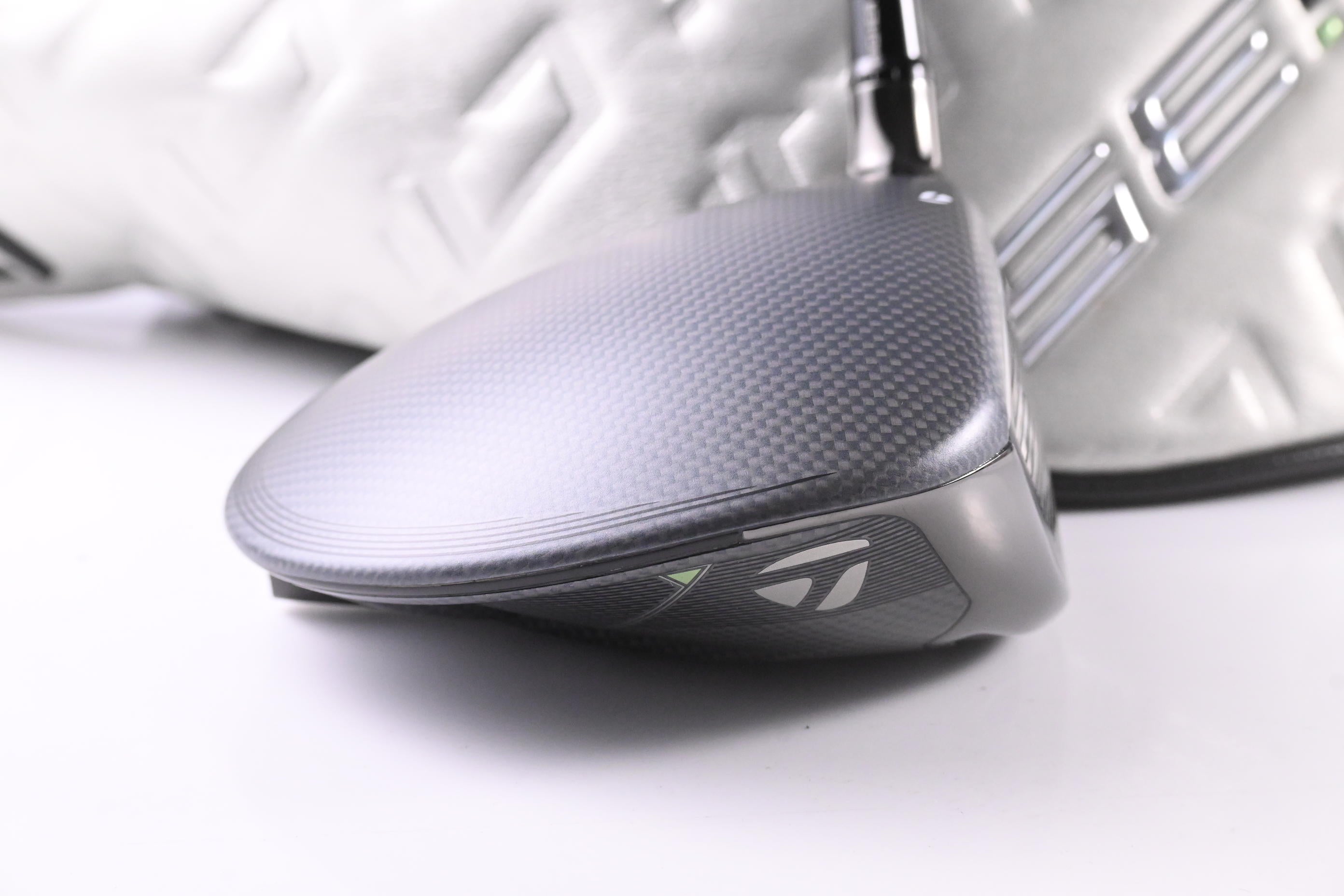Taylormade Qi35 Driver / 10.5 Degree / Regular Flex Fujikura Ventus Blue 5 Shaft