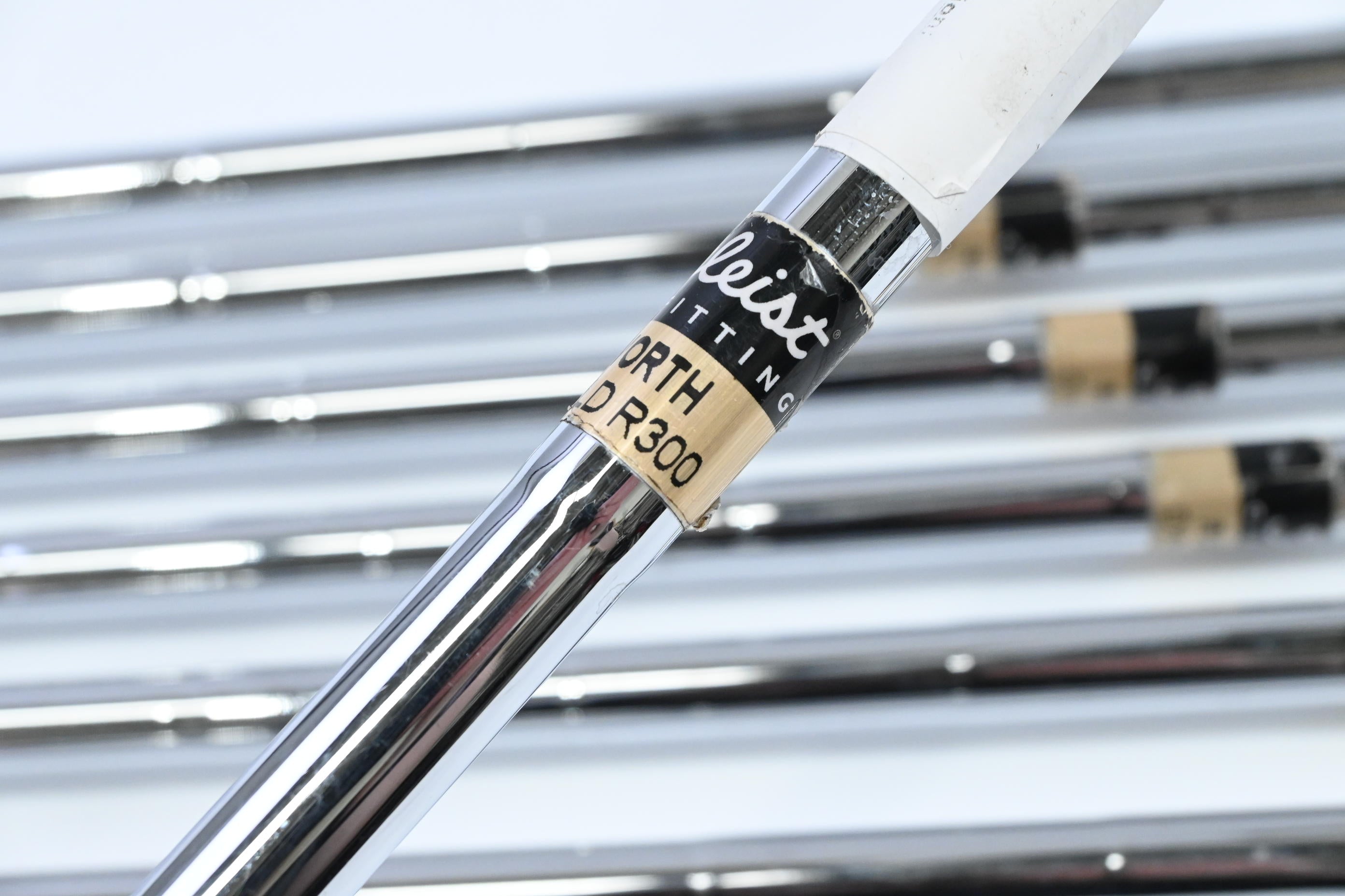 Titleist 704.CB Irons / 4-PW / Regular Flex Dynamic Gold R300 Shafts