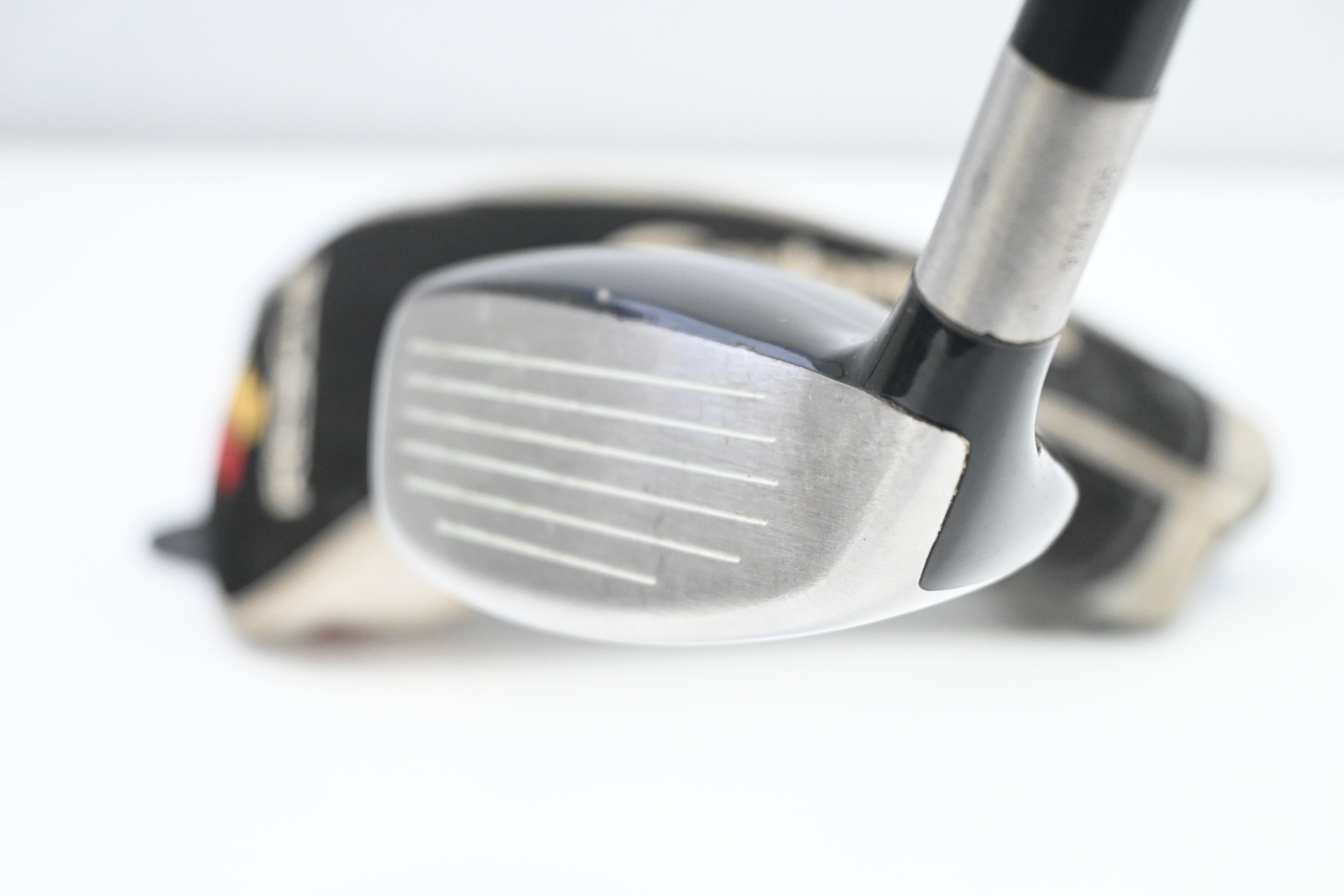 Taylormade Rescue 2009 #3 Hybrid / 19 Degree / Regular Flex Aldila Reax 65 Shaft