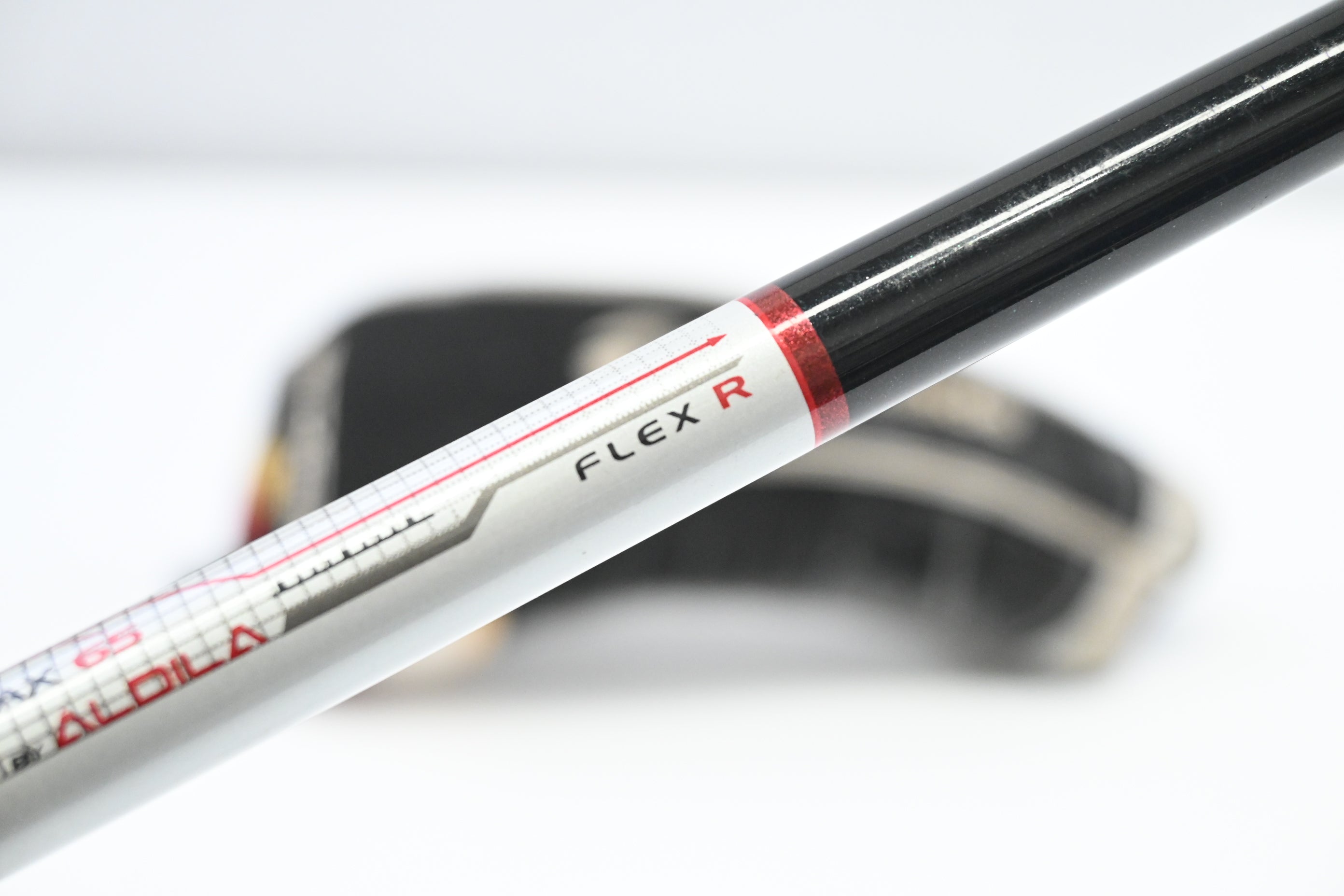 Taylormade Rescue 2009 #3 Hybrid / 19 Degree / Regular Flex Aldila Reax 65 Shaft