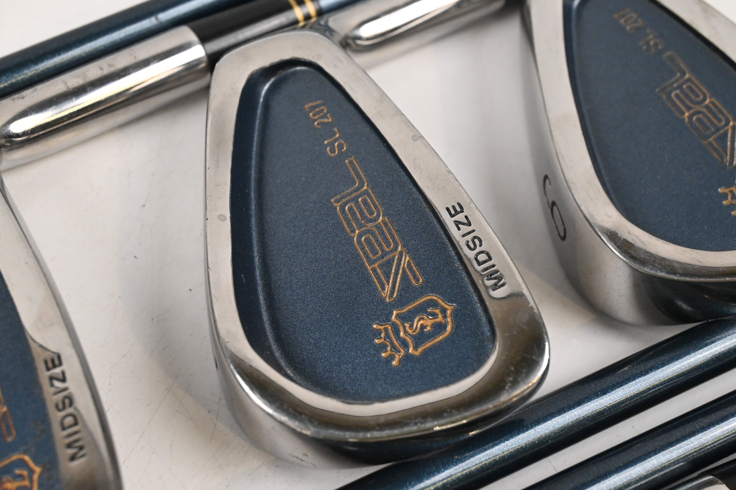 Seal SL 207 Irons / 3-PW+SW / Stiff Flex Seal-Carbon Shafts