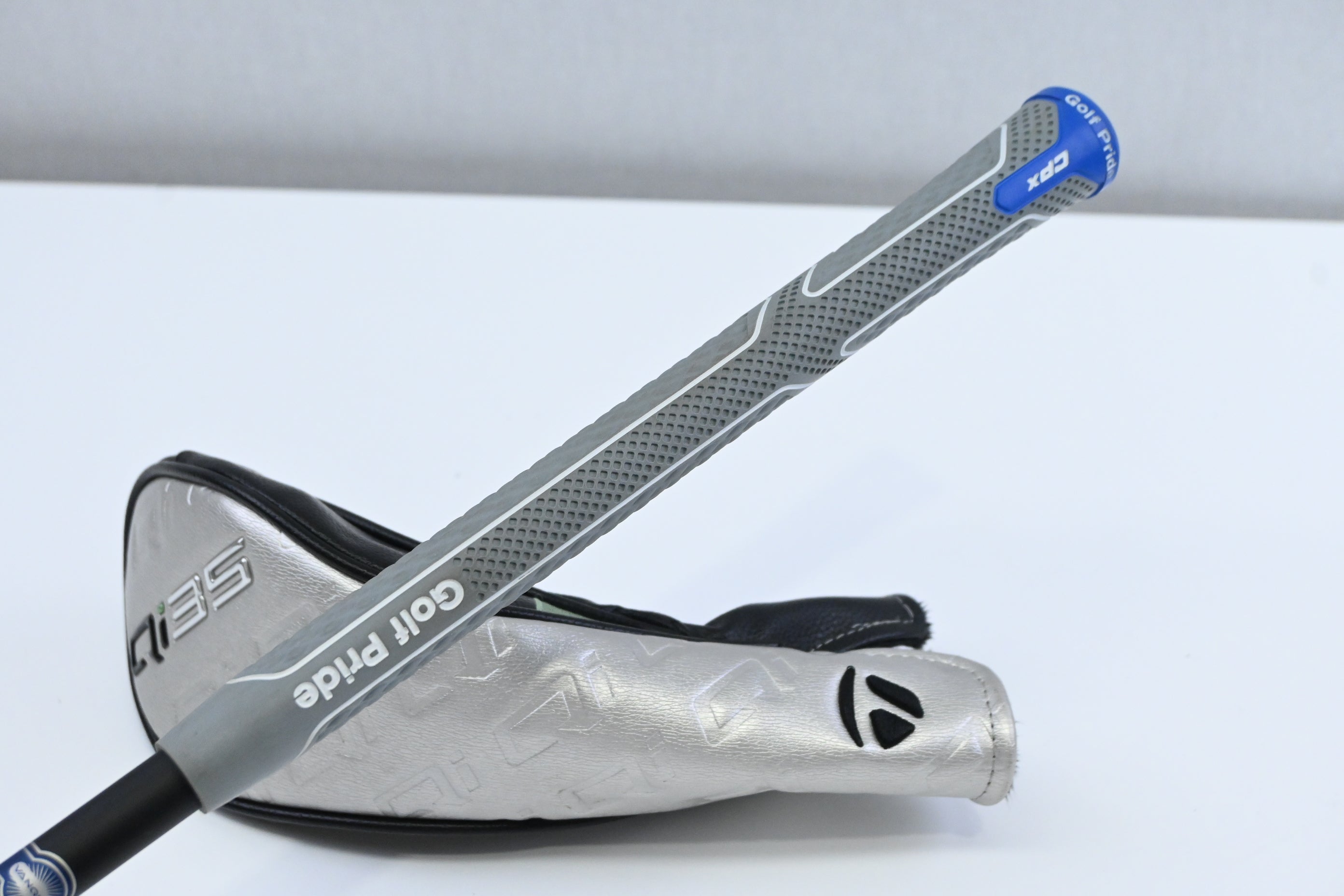 Taylormade Qi35 Max Lite #5 Hybrid / 27 Degree / Regular Flex Vanquish 5 Shaft