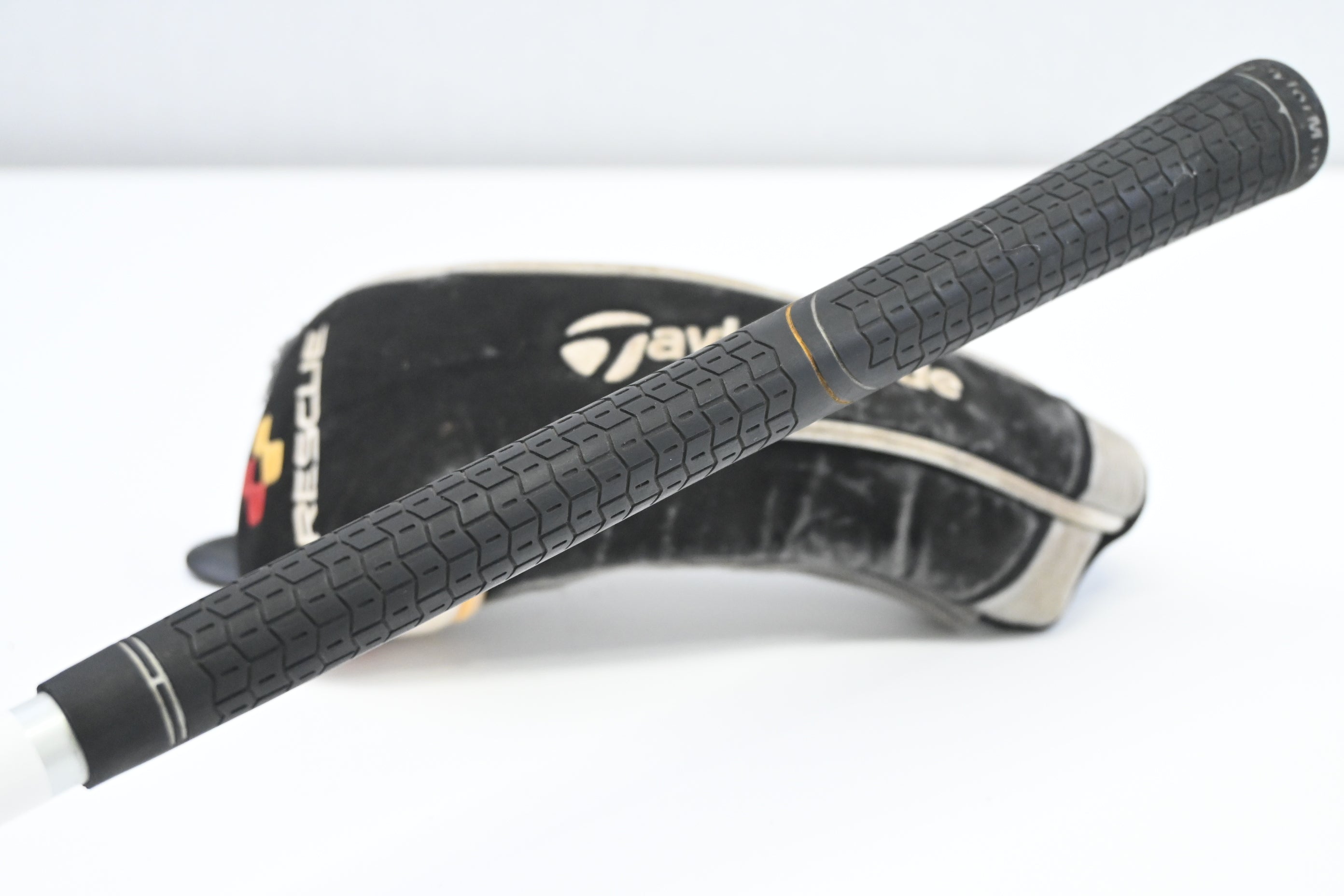 Taylormade Rescue 2009 #3 Hybrid / 19 Degree / Regular Flex Aldila Reax 65 Shaft