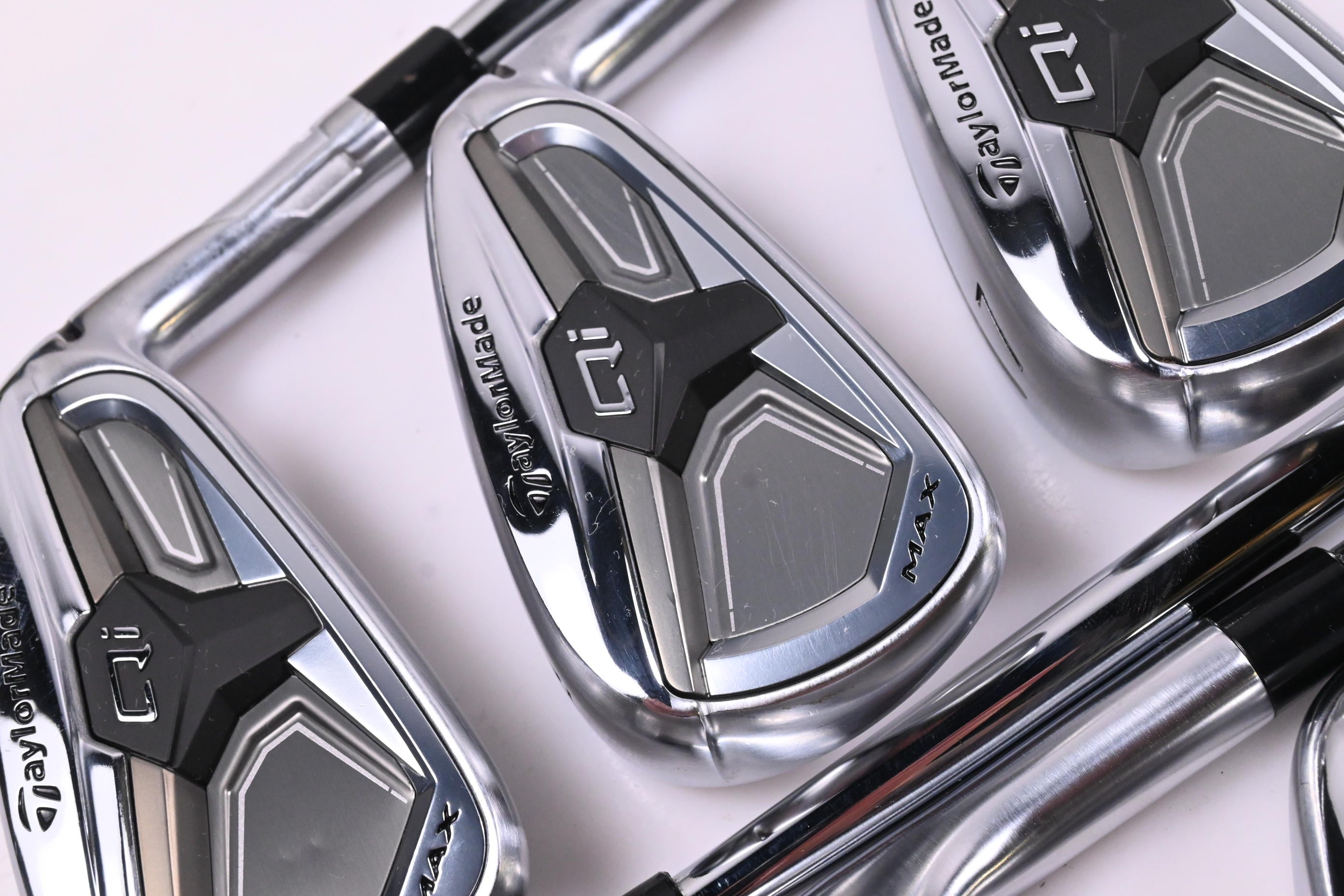 Taylormade Qi Max Irons / 5-PW+GW / Stiff Flex Dynamic Gold 105 S300 Shafts
