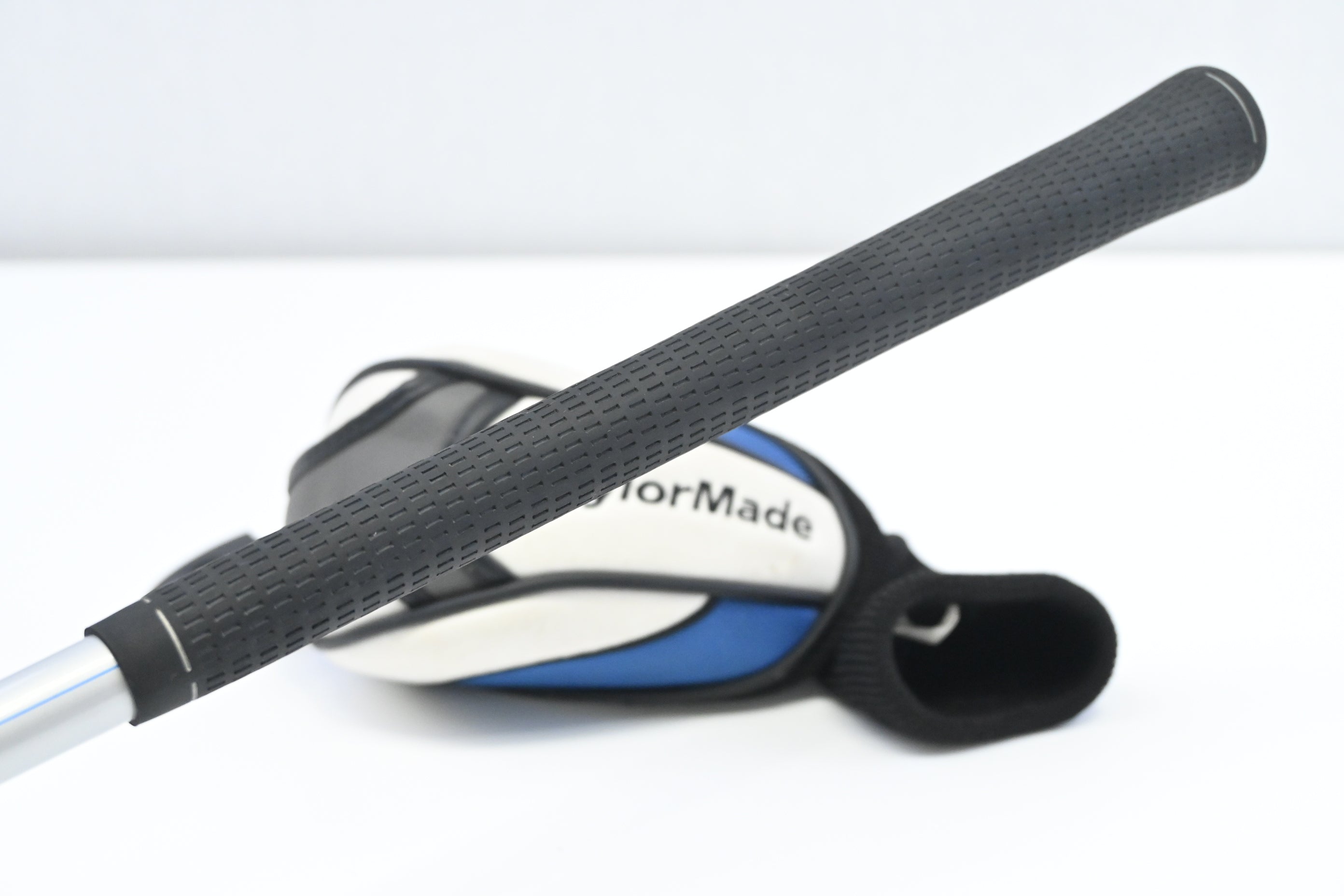 Left Hand Taylormade SLDR #3 Hybrid / 19 Degree / Stiff Flex Fujikura Speeder 82
