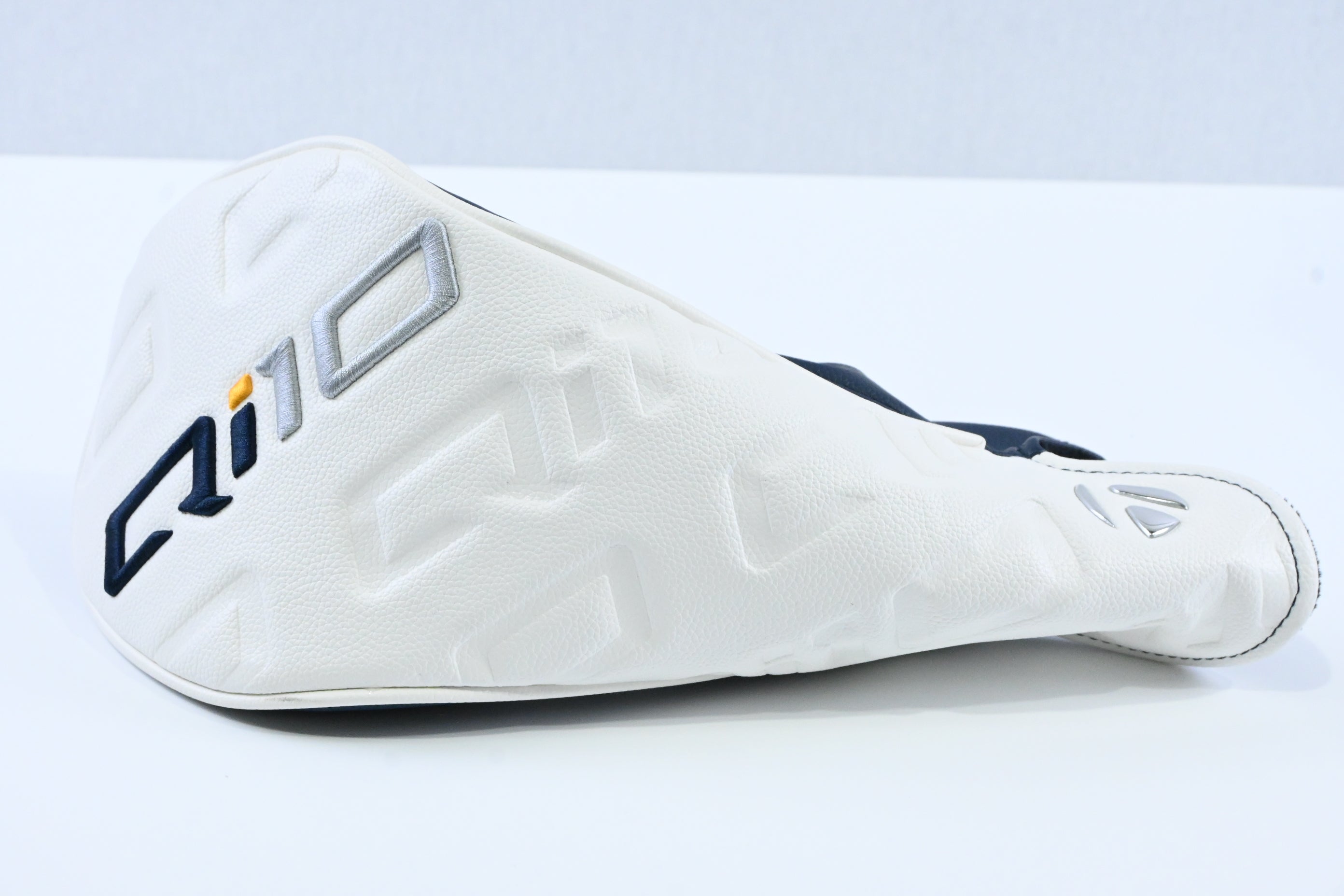 Taylormade Qi10 Driver / 10.5 Degree / Senior Flex Accra Shogan 42 Shaft
