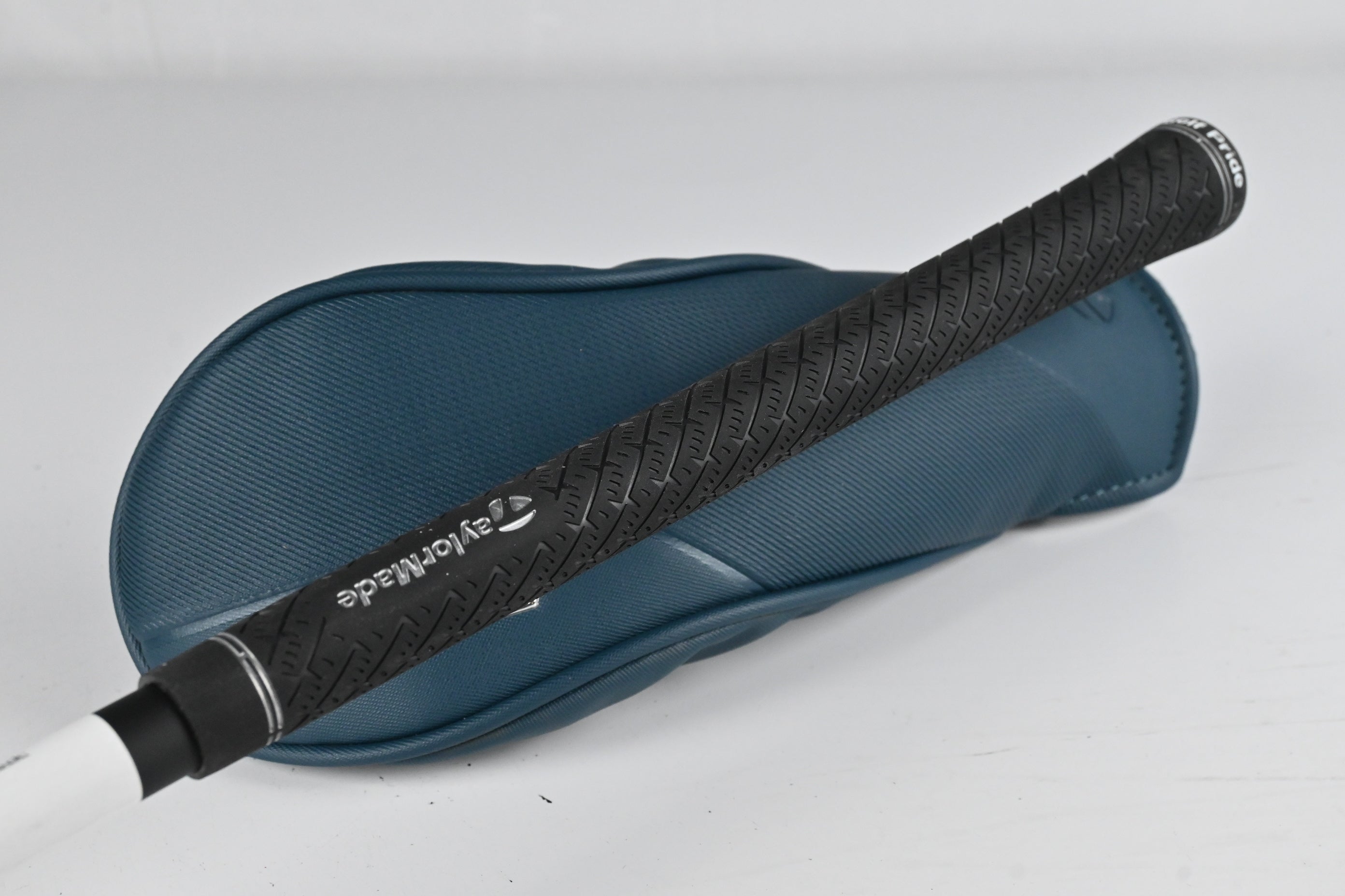 Taylormade Qi4D Max #4 Hybrid / 23 Degree / Regular Flex KBS Reax 50 Shaft