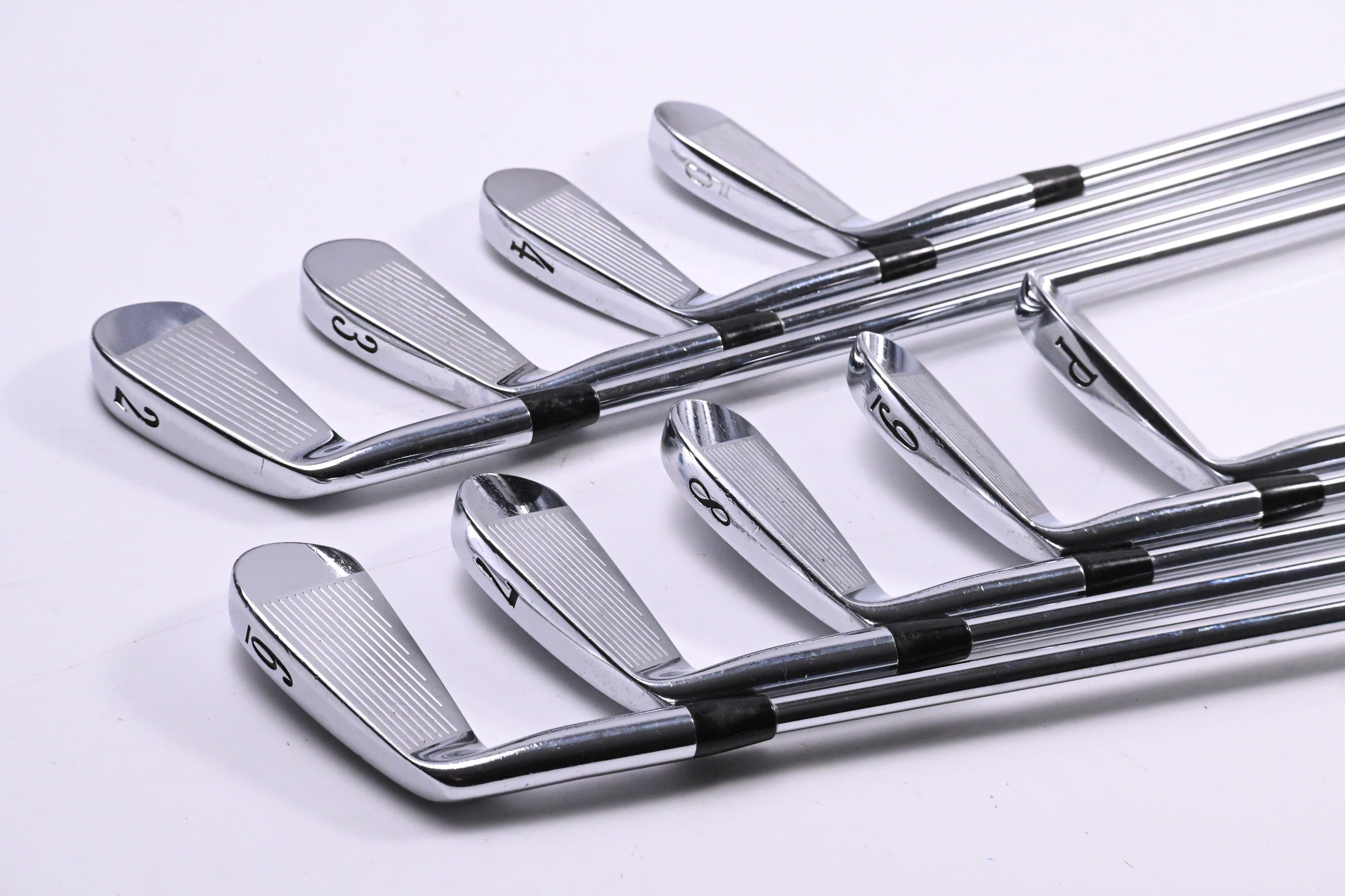 Titleist 690CB/MB Irons / 2-PW / Regular Flex Dynamic Gold R300 Shafts