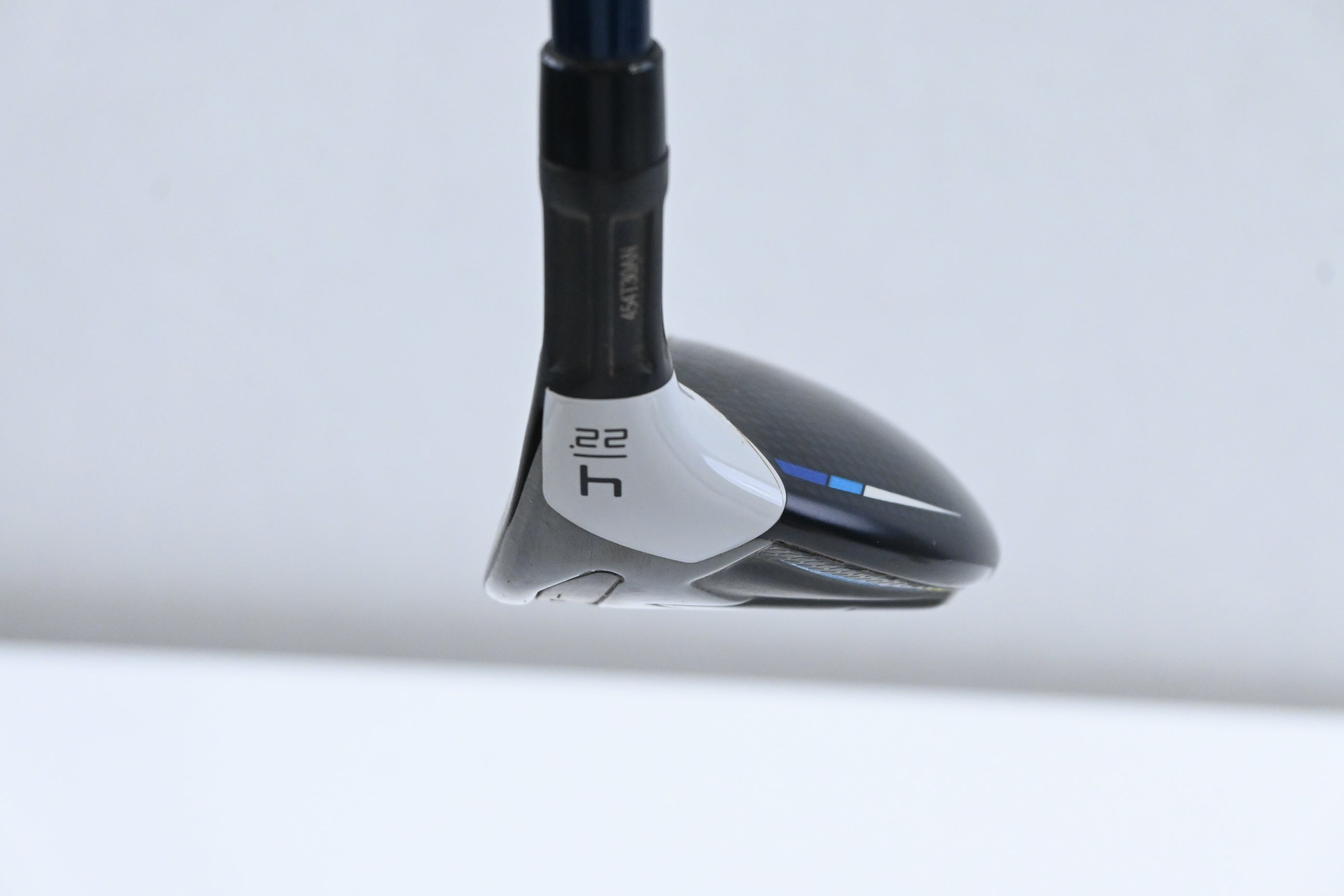 Taylormade SIM2 Max #4 Hybrid / 22 Degree / Regular Flex Fujikura Ventus Blue 6