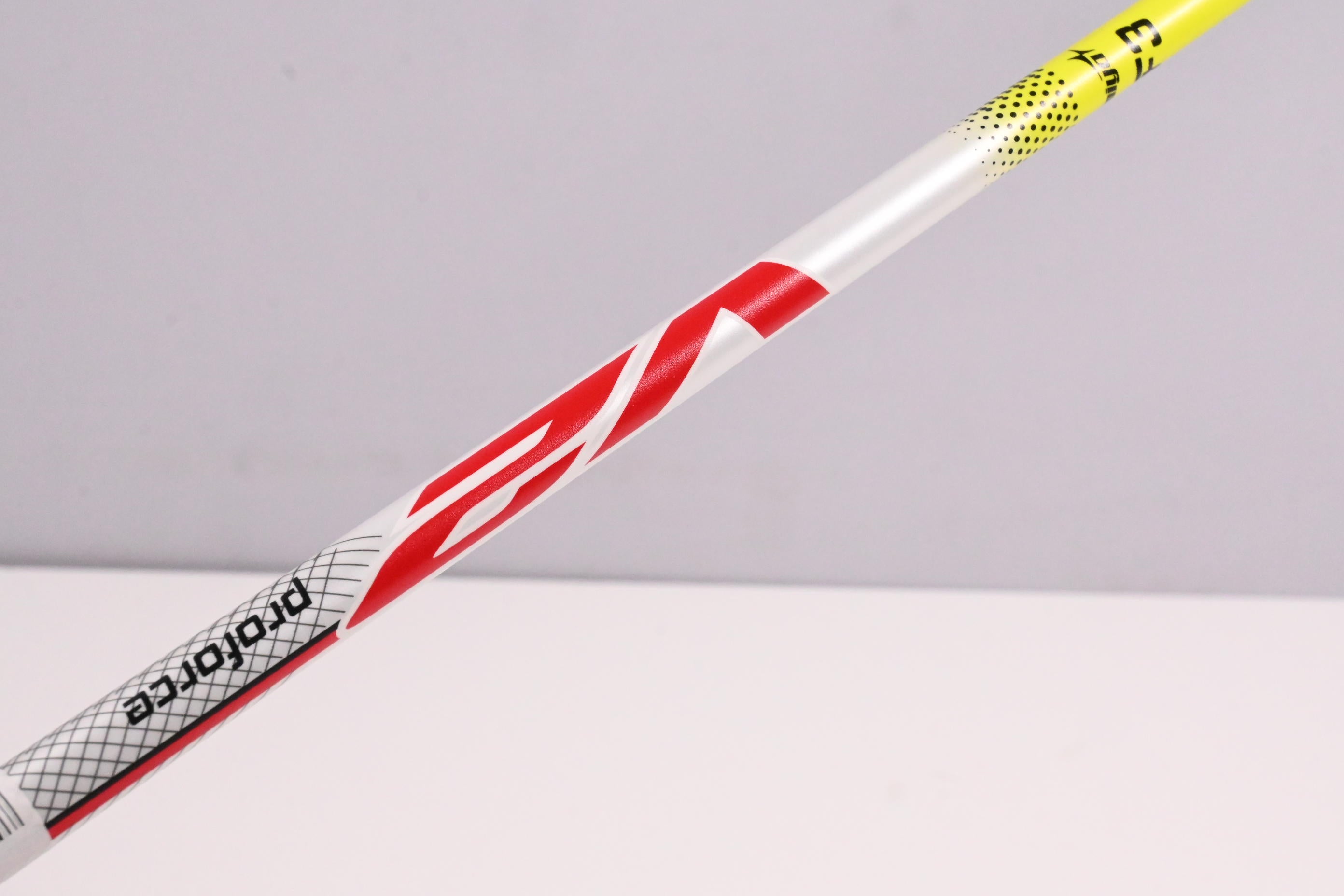 UST Proforce V2 Yellow 85 Hybrid Shaft / Regular Flex / Taylormade Adapter
