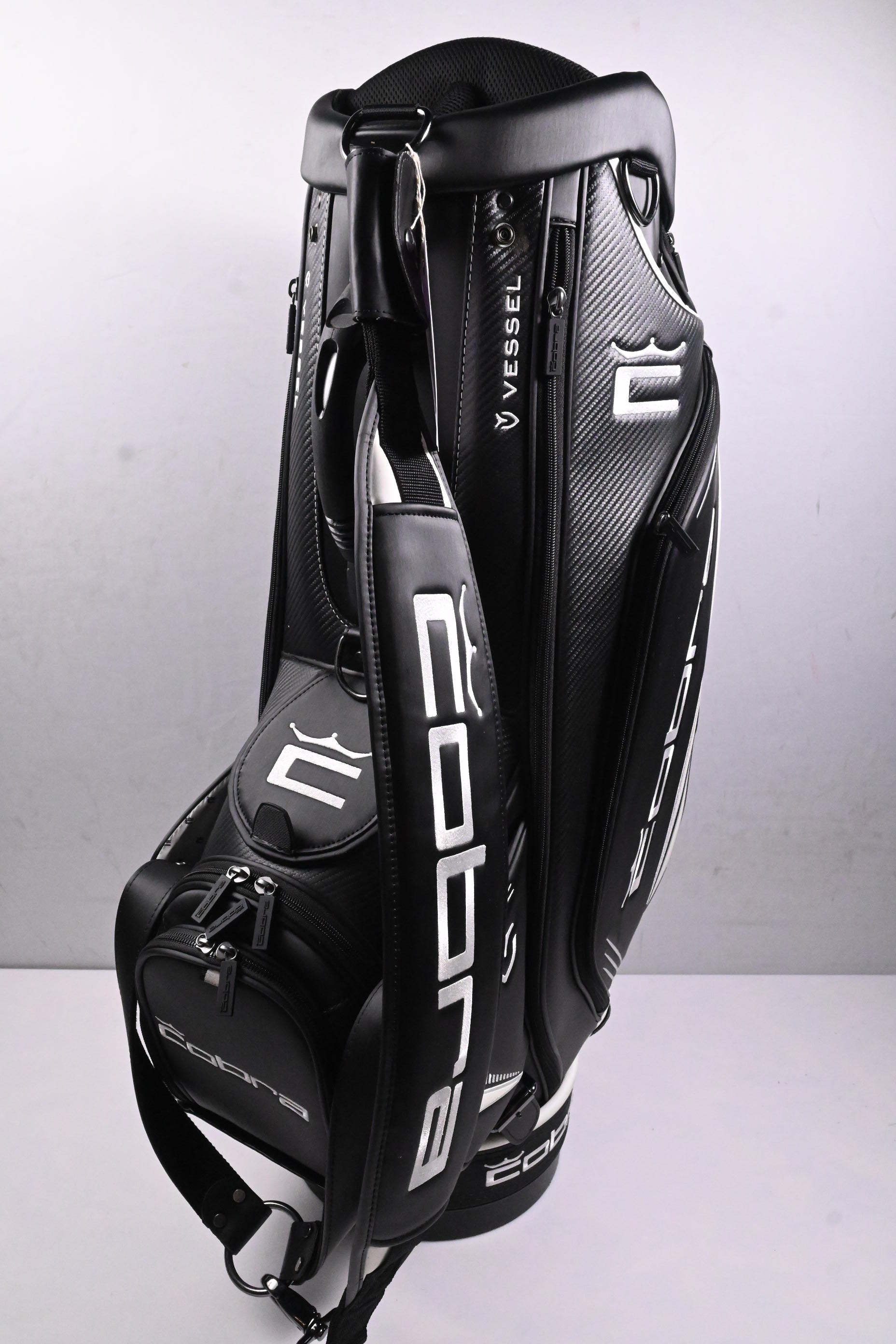 Cobra Vessel Tour Bag / 6-Way Divider / Black, White