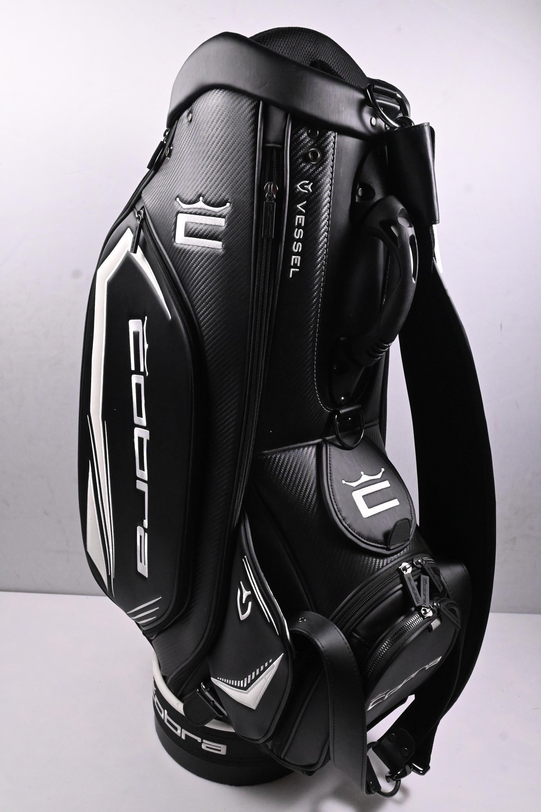 Cobra Vessel Tour Bag / 6-Way Divider / Black, White