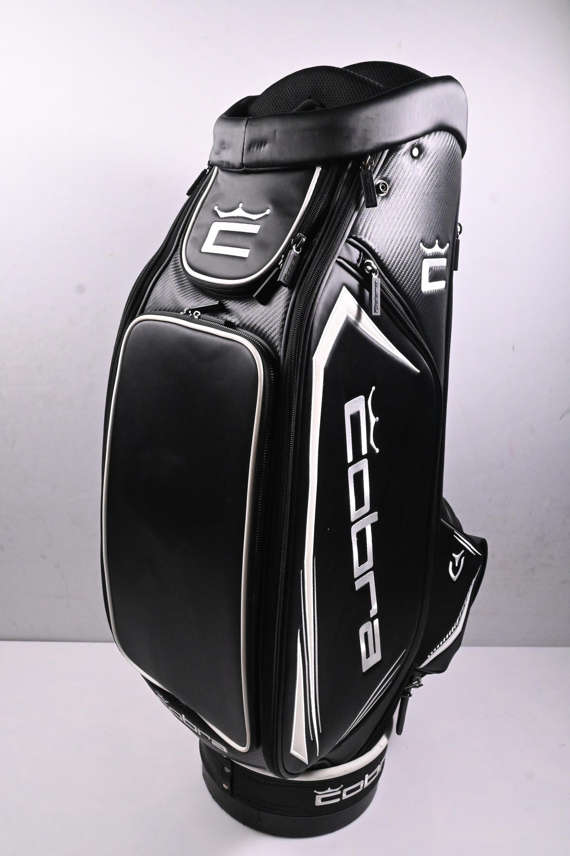 Cobra Vessel Tour Bag / 6-Way Divider / Black, White