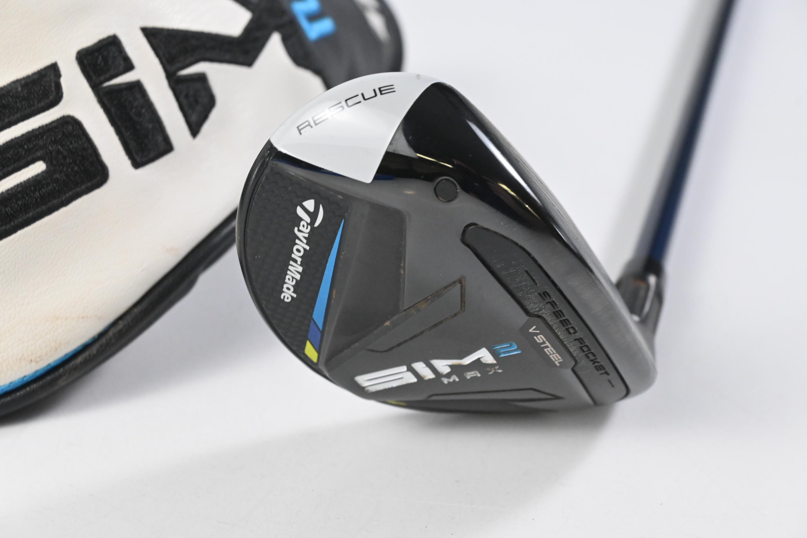Taylormade SIM2 Max #4 Hybrid / 22 Degree / Stiff Flex Ventus Blue 7 Shaft