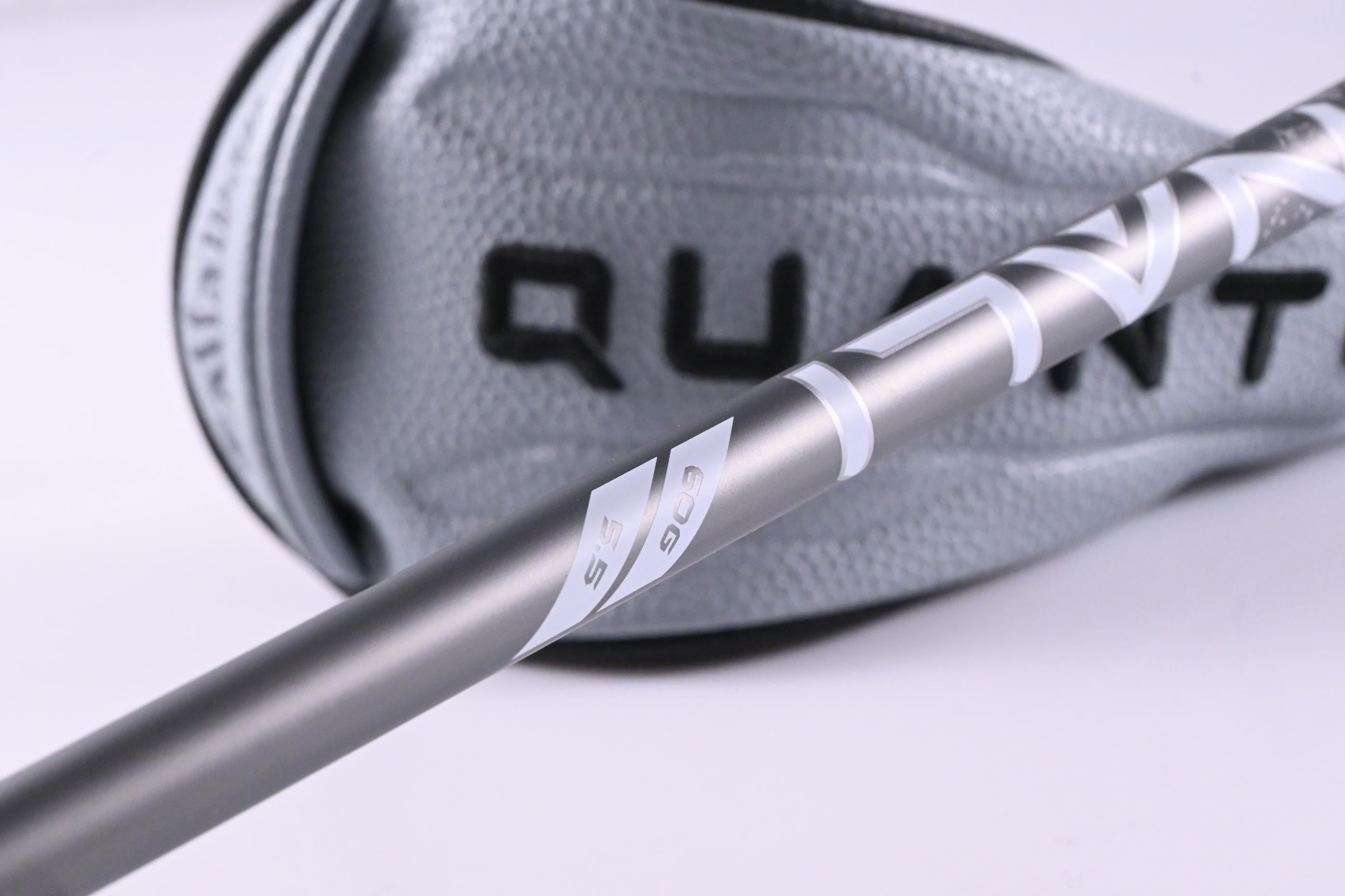 Callaway Quantum Max #3 Hybrid / 19 Degree / Regular Flex Denali Frost Silver 60